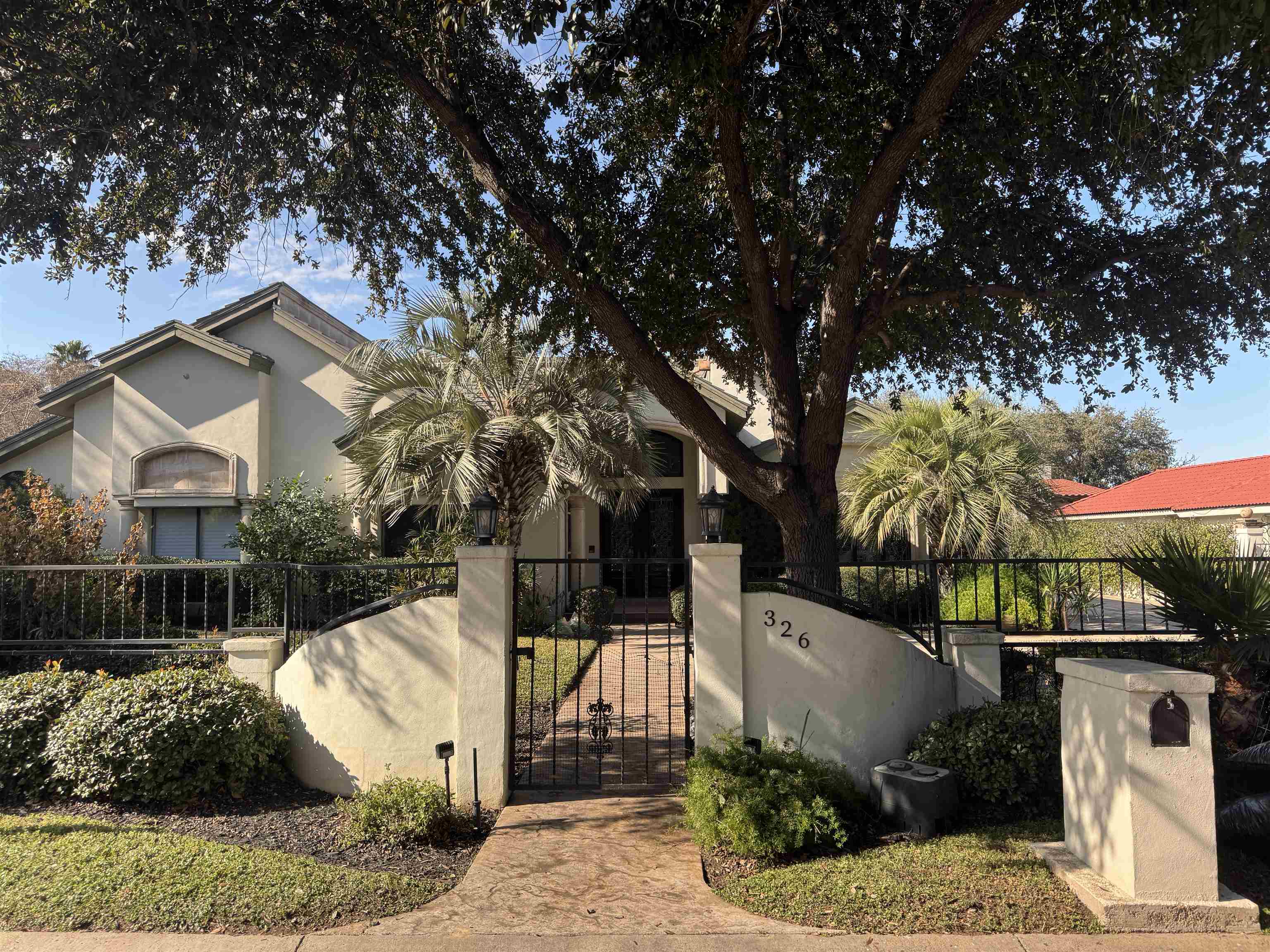 326 Regal Dr