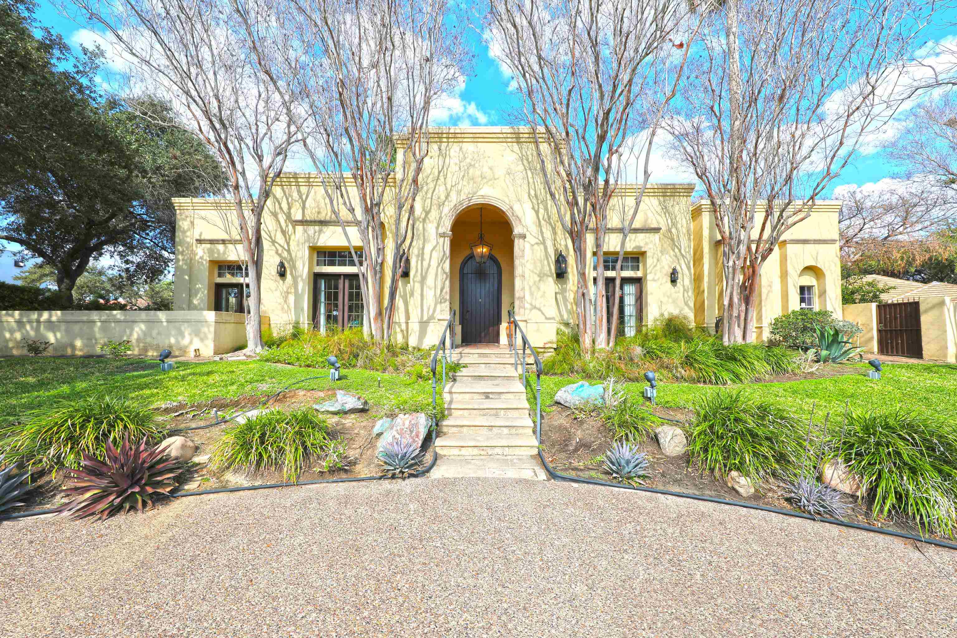 3102 Fair Oaks Dr