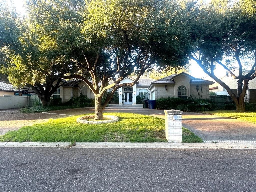 112 Canterbury Ln