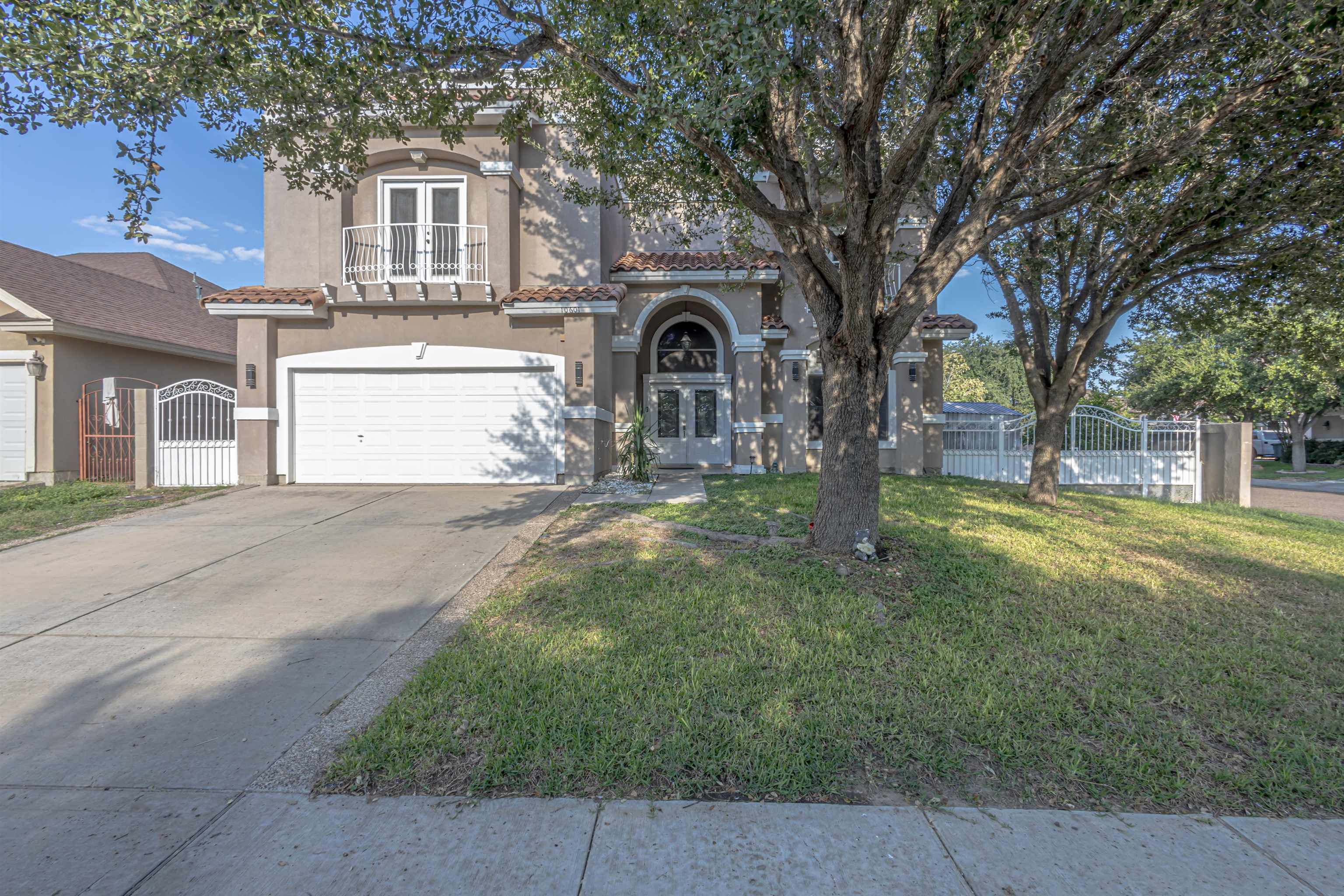 10601 Porfirio Dr