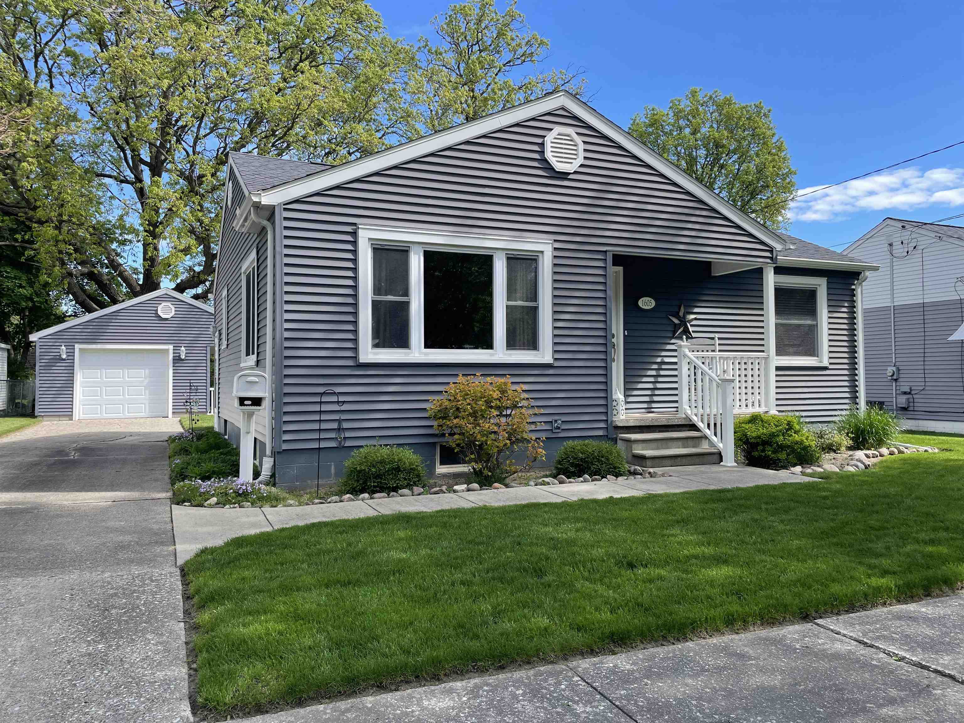 1605 30th Street Ayre Rhinehart Bay