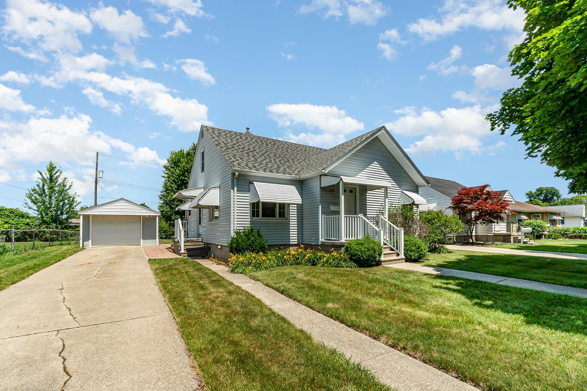 1715 33rd Street Ayre Rhinehart Bay