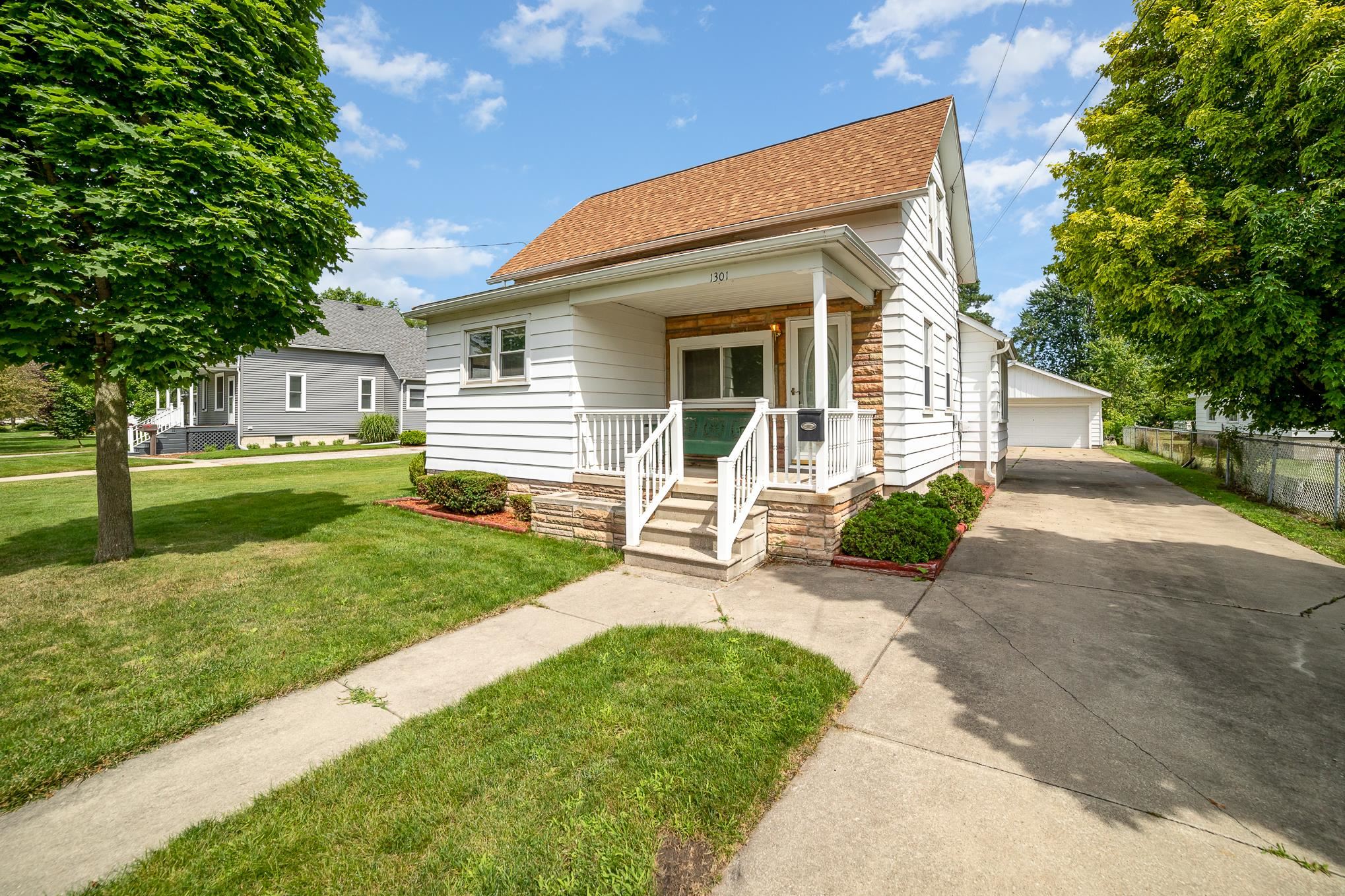 1301 Hine Street Ayre Rhinehart Bay