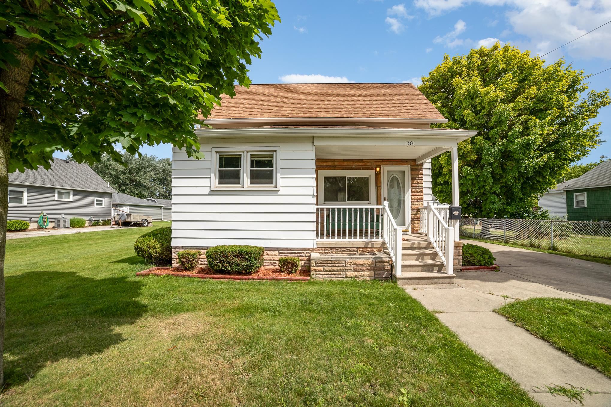 1301 Hine Street Ayre Rhinehart Bay