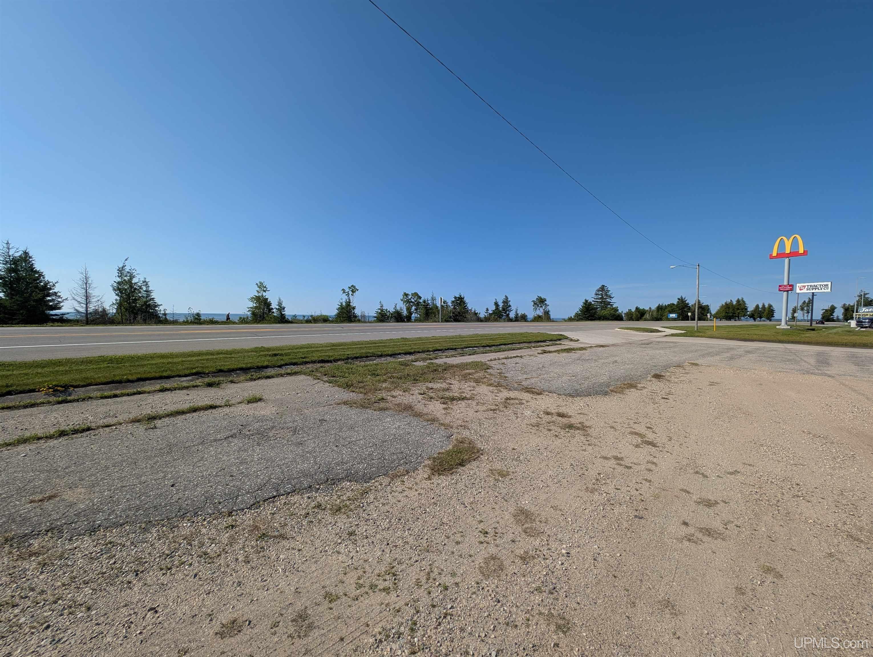 Homes for sale in Manistique, MI | 737 East Lakeshore Dr Dr, Manistique, MI 49854 | MLS# 50157773