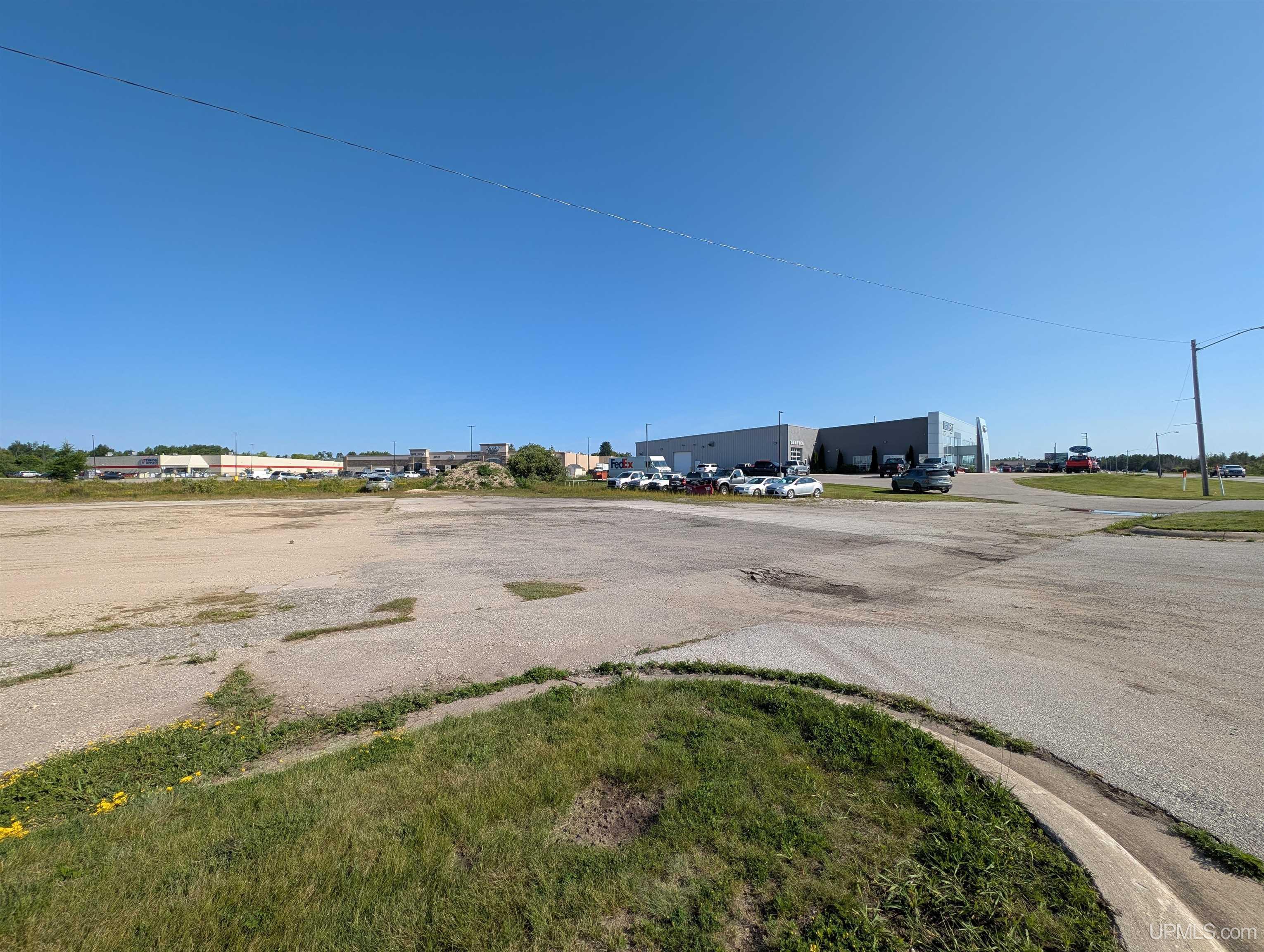 Homes for sale in Manistique, MI | 737 East Lakeshore Dr Dr, Manistique, MI 49854 | MLS# 50157773