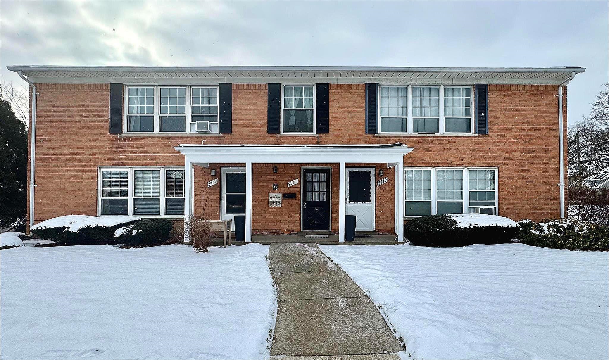 Homes for sale in Royal Oak, MI | 2717 W 13 Mile Rd Rd #14, Royal Oak, MI 48073 | MLS# 50164617