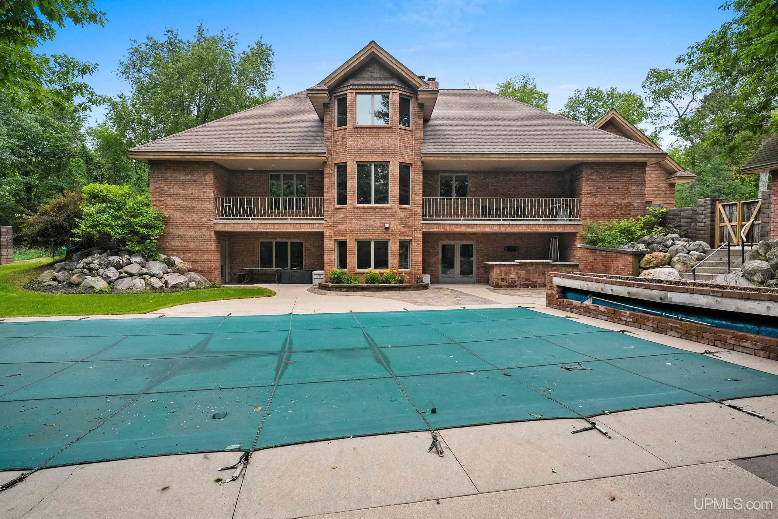 Homes for sale in Kingsford, MI | 860 Evergreen Ct, Kingsford, MI 49802 | MLS# 50164808