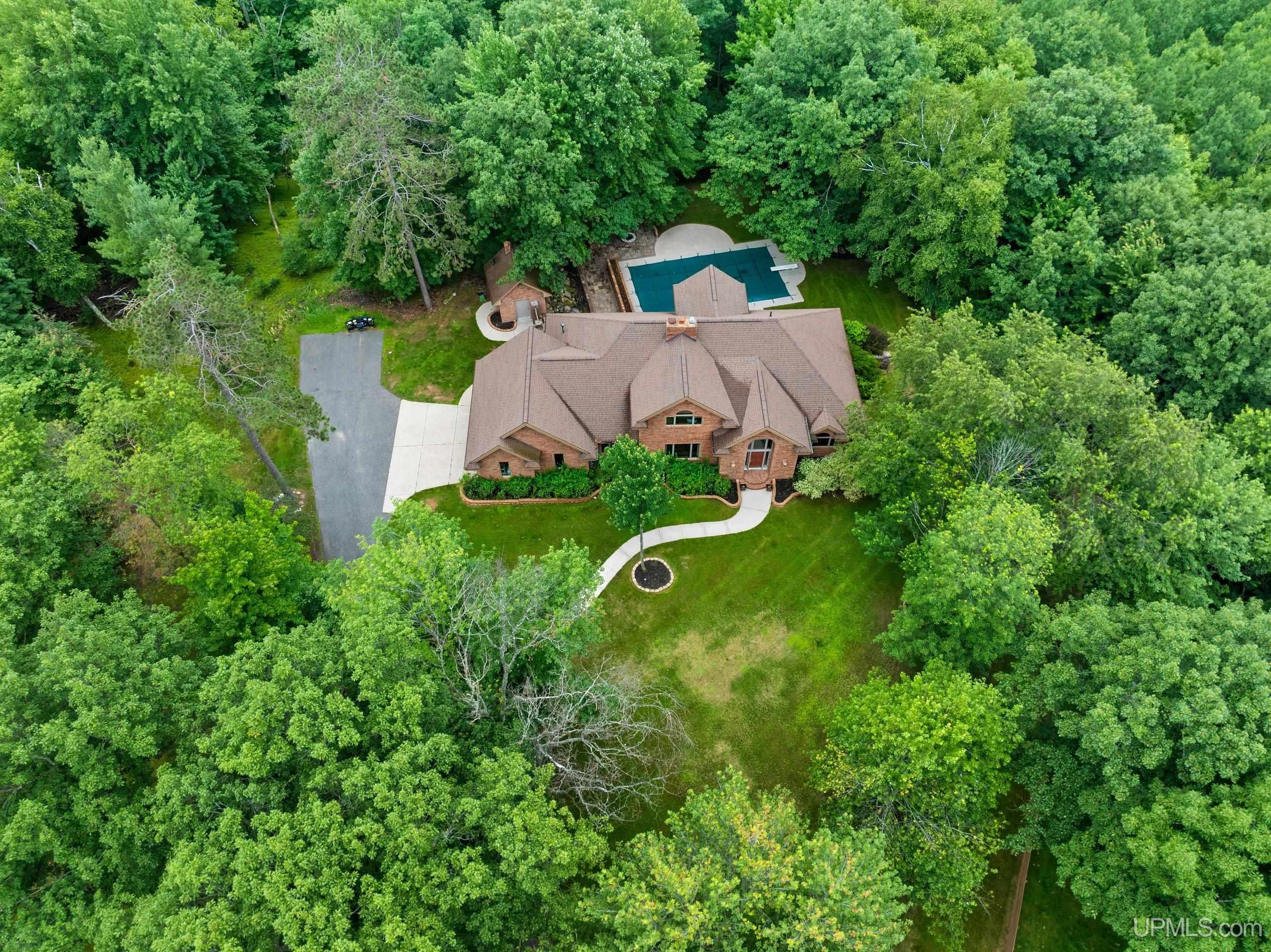 Homes for sale in Kingsford, MI | 860 Evergreen Ct, Kingsford, MI 49802 | MLS# 50164808