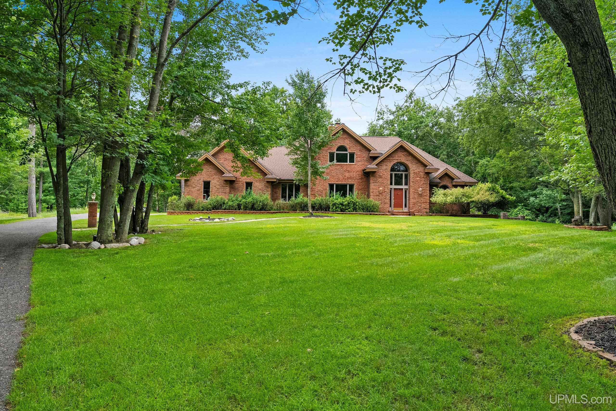 Homes for sale in Kingsford, MI | 860 Evergreen Ct, Kingsford, MI 49802 | MLS# 50164808