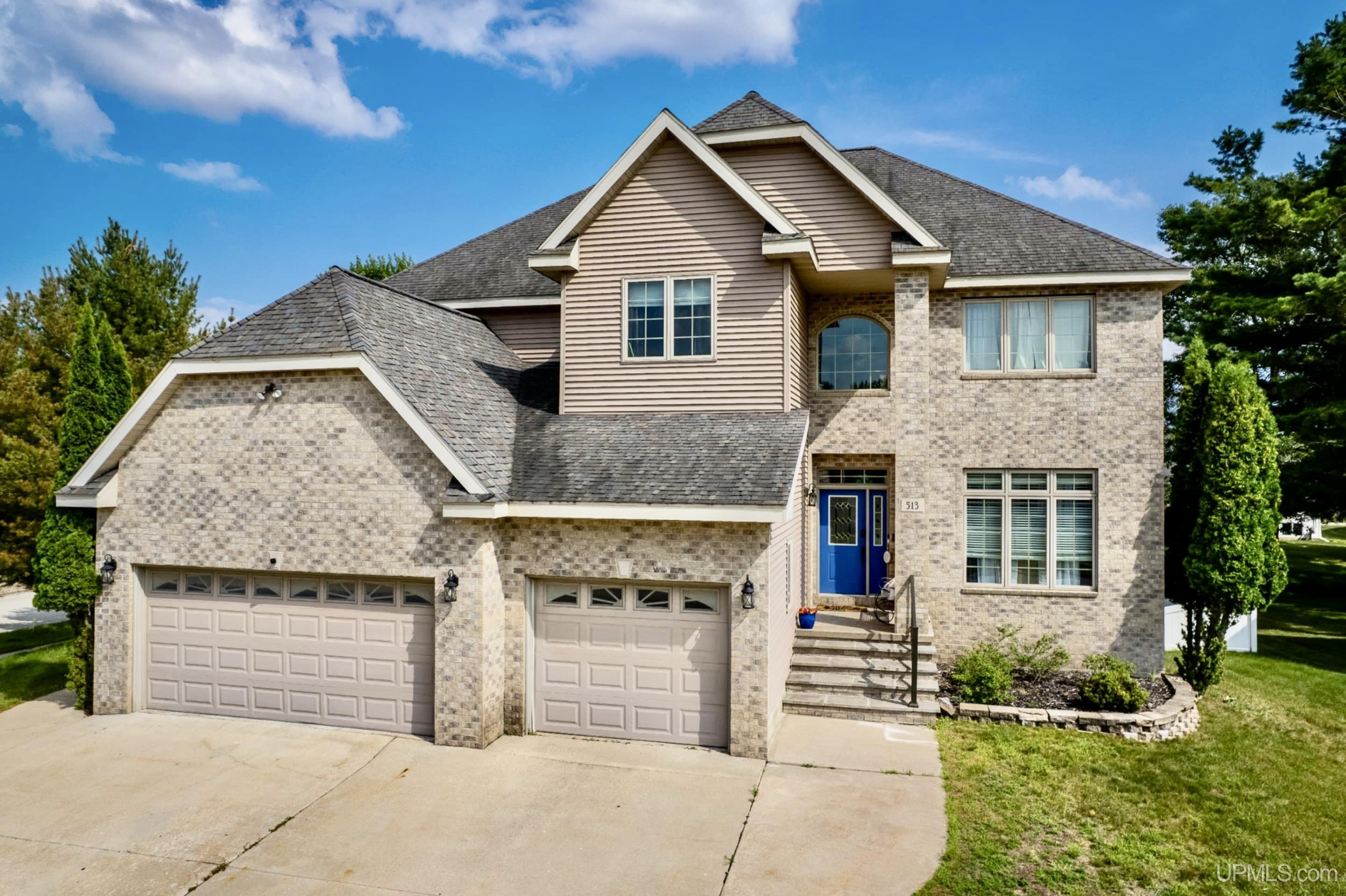 Homes for sale in Escanaba, MI | 513 S 32nd St, Escanaba, MI 49829 | MLS# 50166006