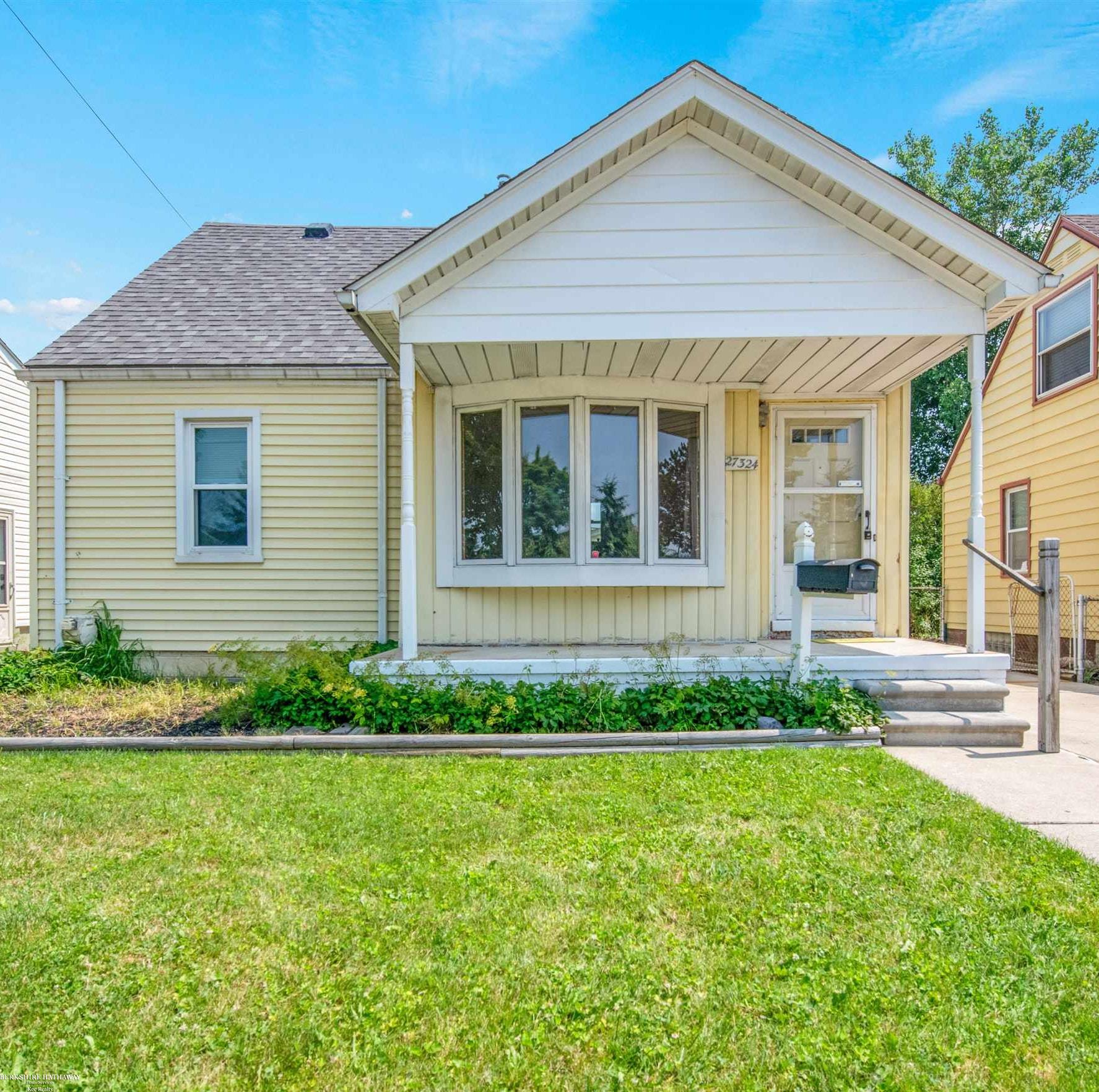 Homes for sale in Saint Clair Shores, MI | 27324 Larchmont St, Saint Clair Shores, MI 48081 | MLS# 50170968