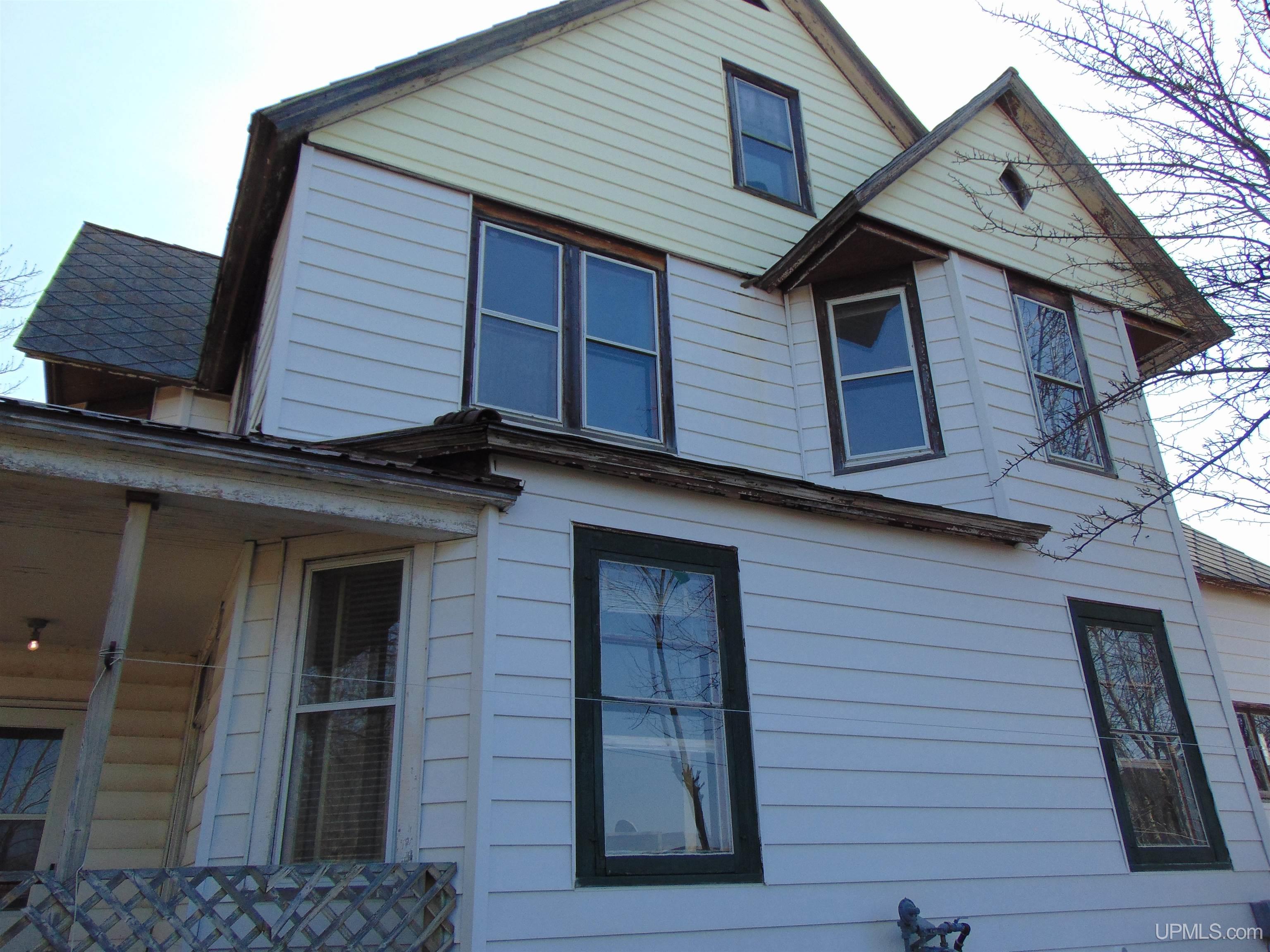 Homes for sale in Ontonagon, MI | 110 E River St, Ontonagon, MI 49953 | MLS# 50172170