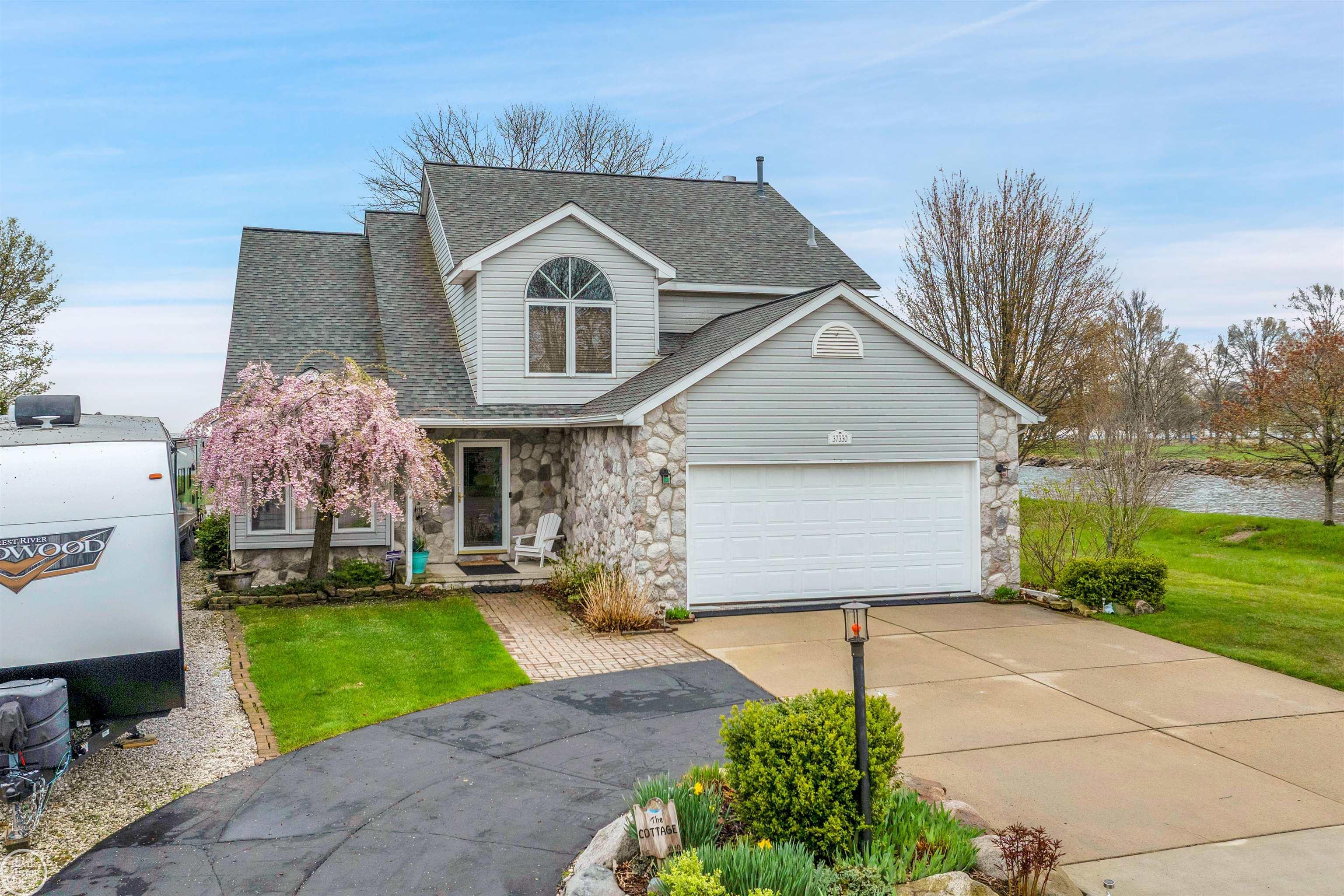 Homes for sale in Harrison Twp, MI | 37330 Lakeshore Dr, Harrison Twp, MI 48045 | MLS# 50173316