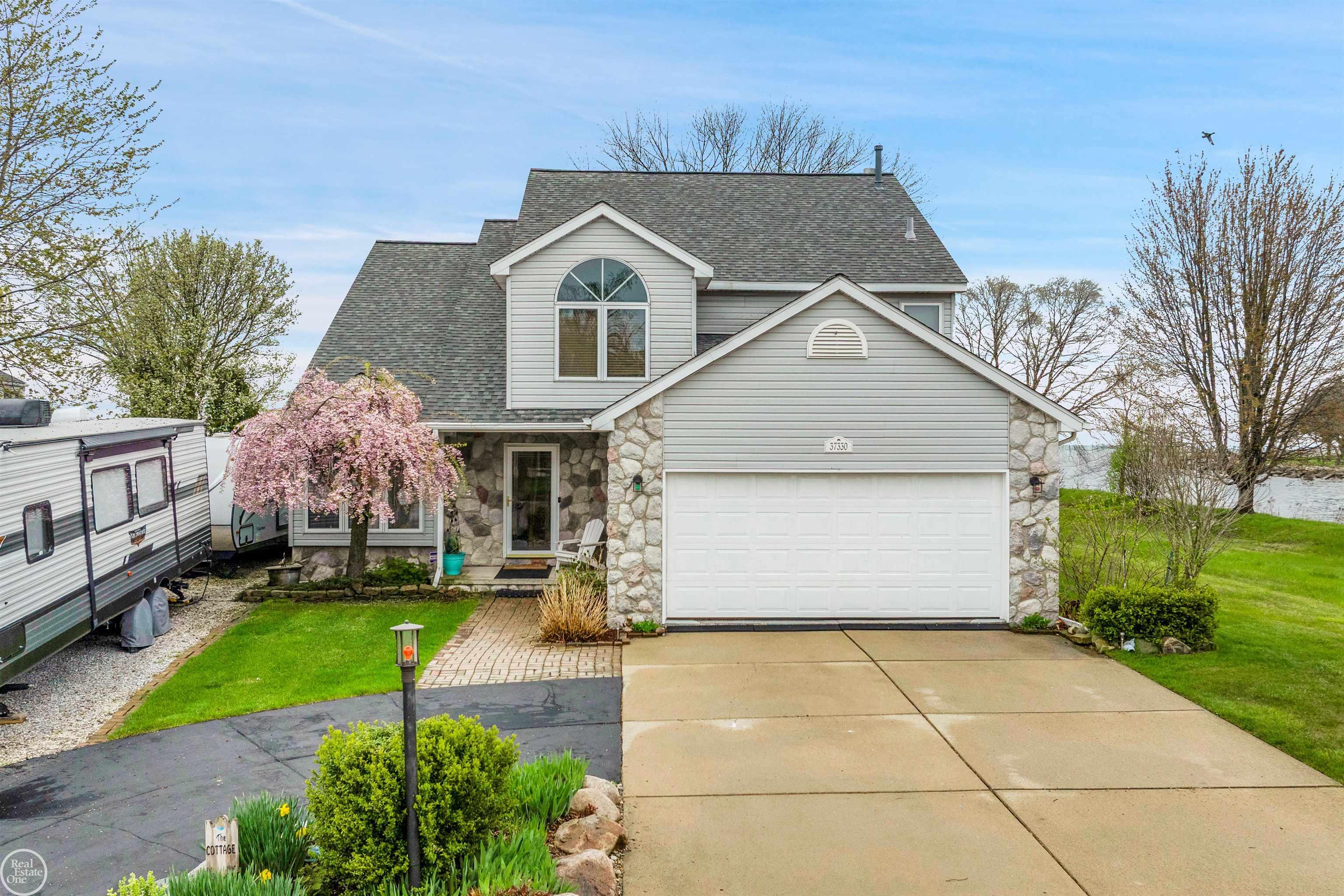 Homes for sale in Harrison Twp, MI | 37330 Lakeshore Dr, Harrison Twp, MI 48045 | MLS# 50173316