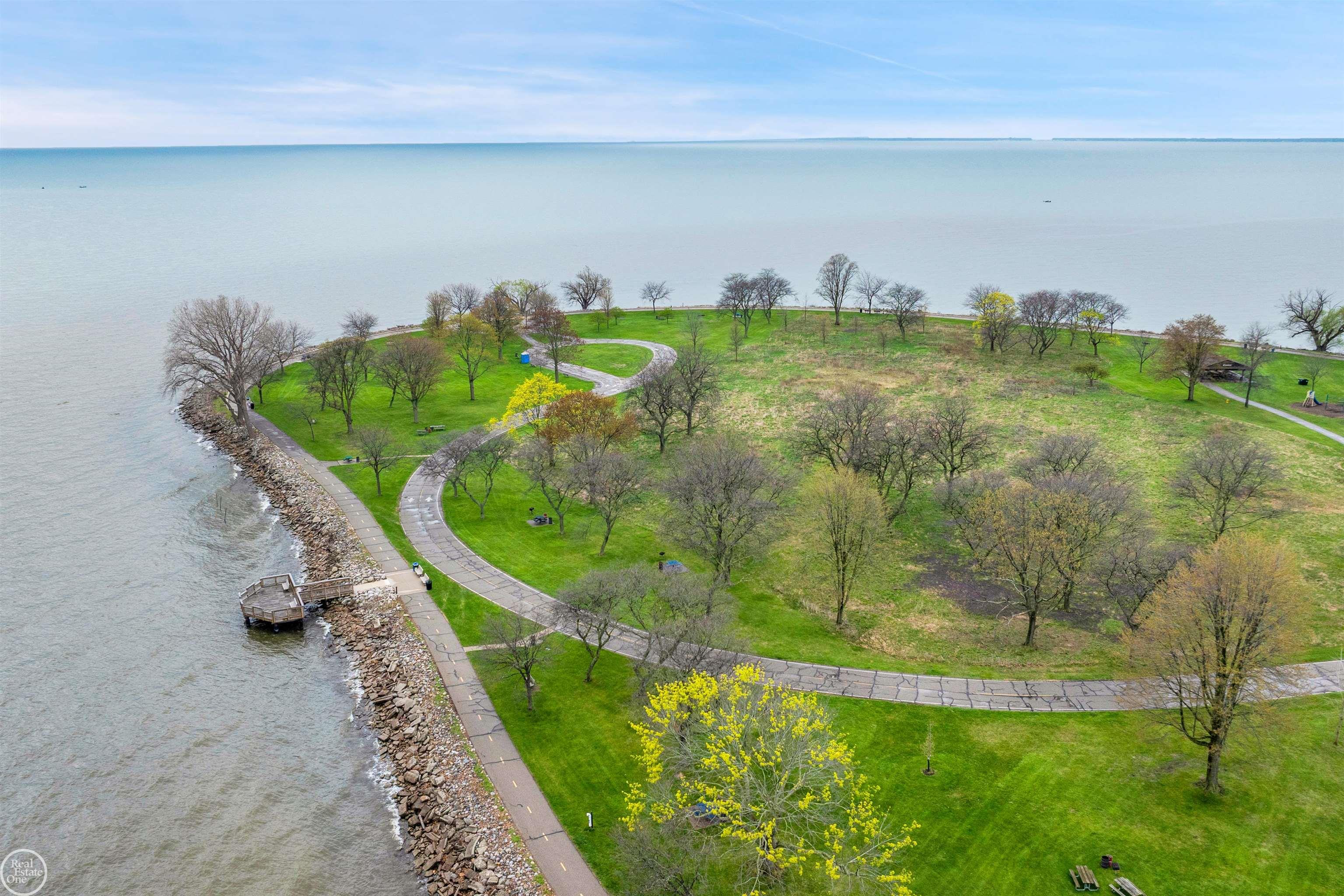 Homes for sale in Harrison Twp, MI | 37330 Lakeshore Dr, Harrison Twp, MI 48045 | MLS# 50173316