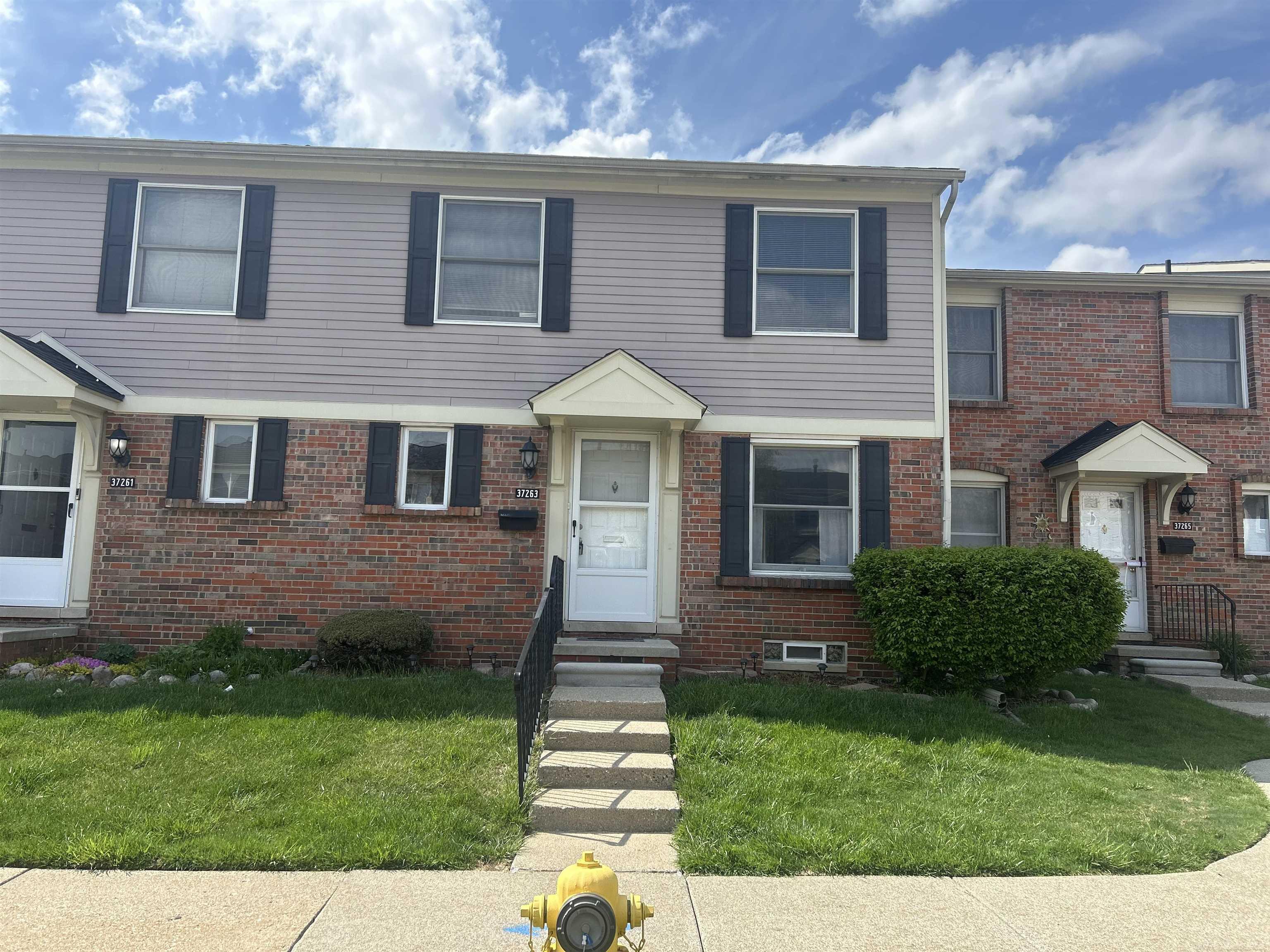 Homes for sale in Clinton Township, MI | 37263 Great Oaks Ct Ct, Clinton Township, MI 48036 | MLS# 50173897