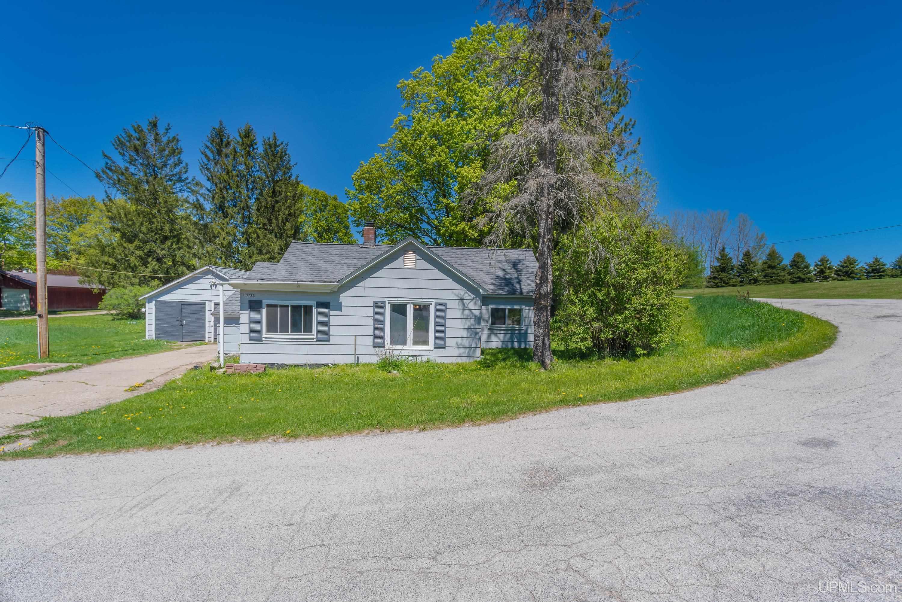 Homes for sale in Chatham, MI | 3722 E Onota St, Chatham, MI 49816 | MLS# 50176134