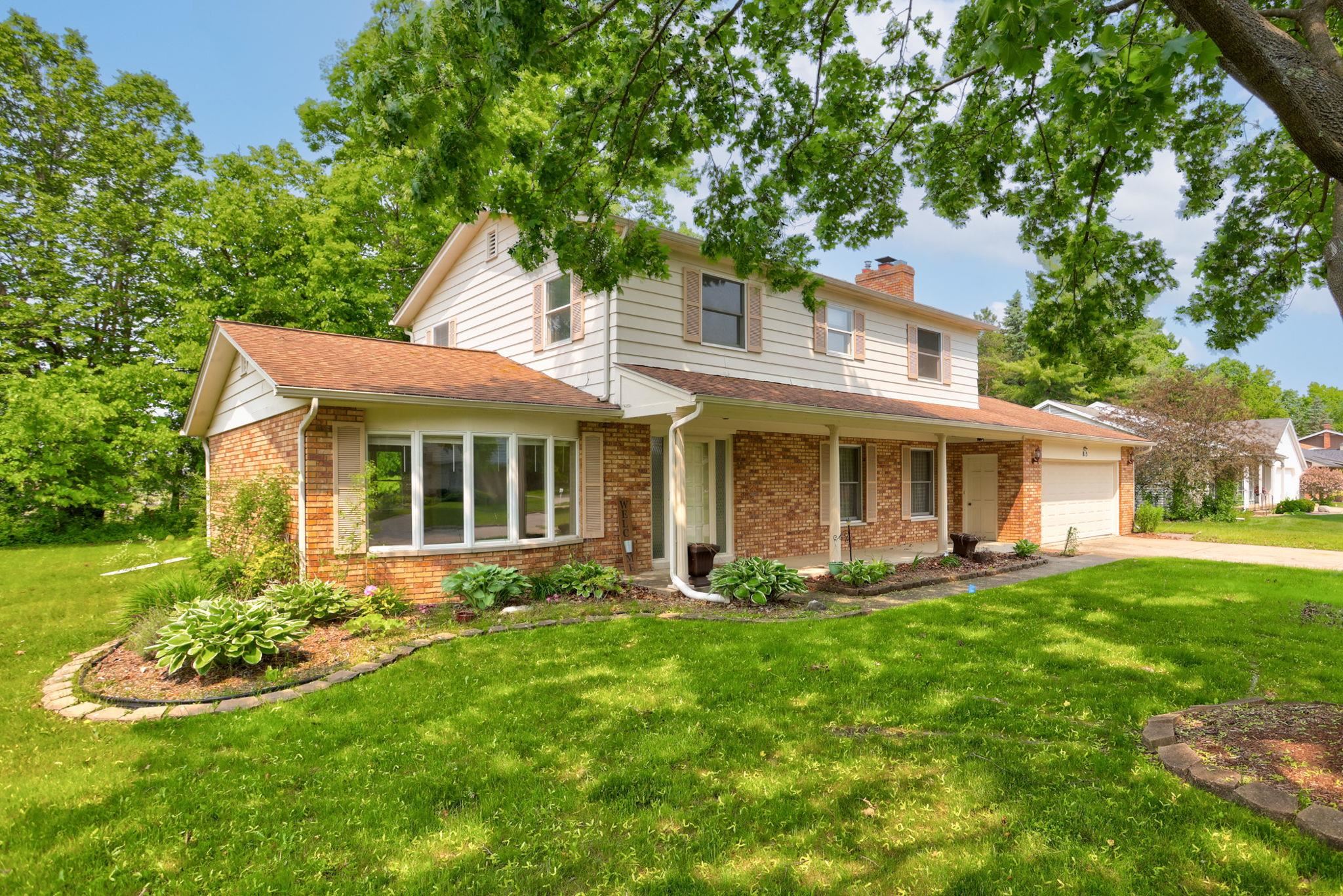 Homes for sale in Saginaw, MI | 815 Canterbury Dr, Saginaw, MI 48638 | MLS# 50177538