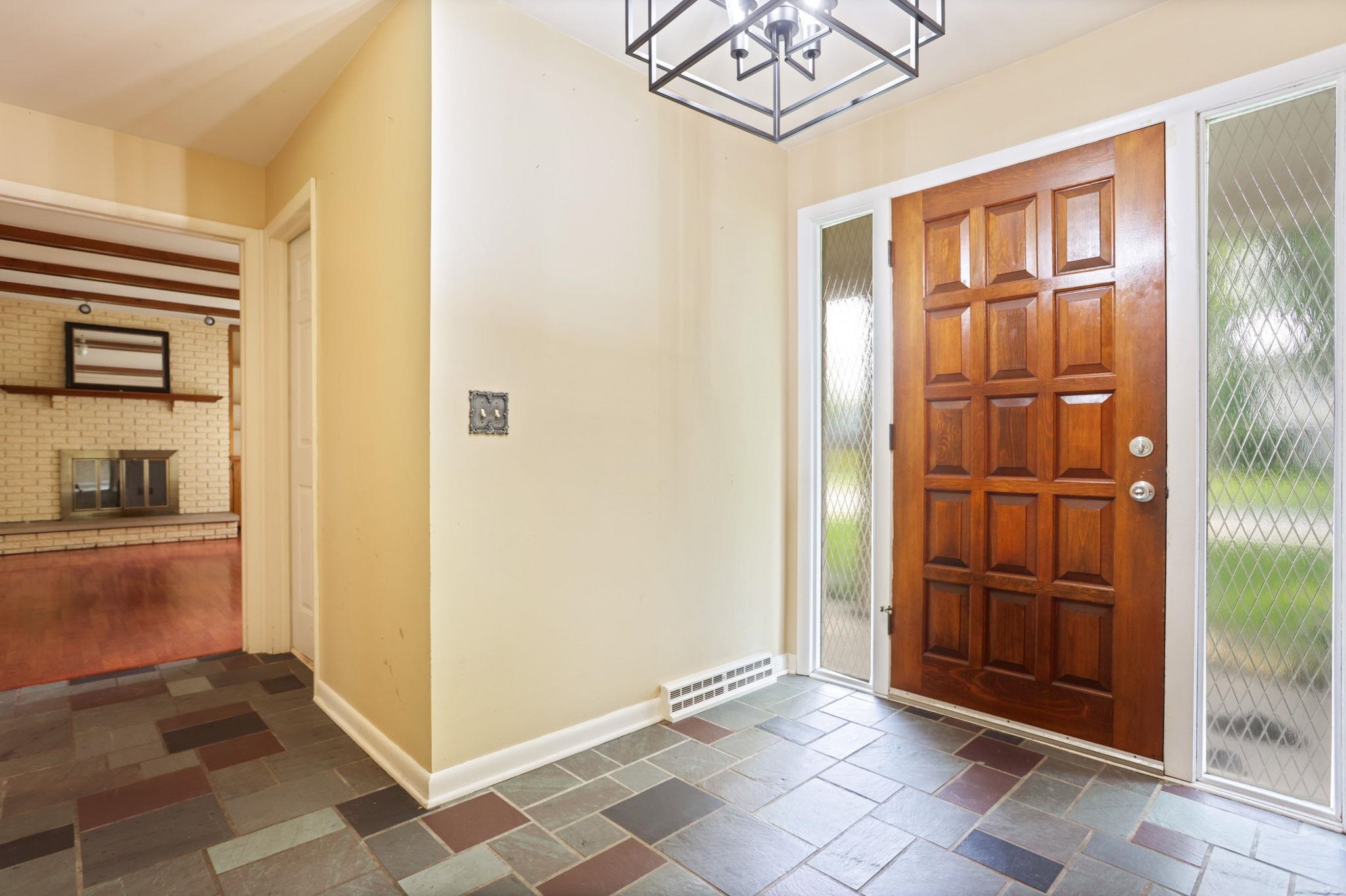 Homes for sale in Saginaw, MI | 815 Canterbury Dr, Saginaw, MI 48638 | MLS# 50177538