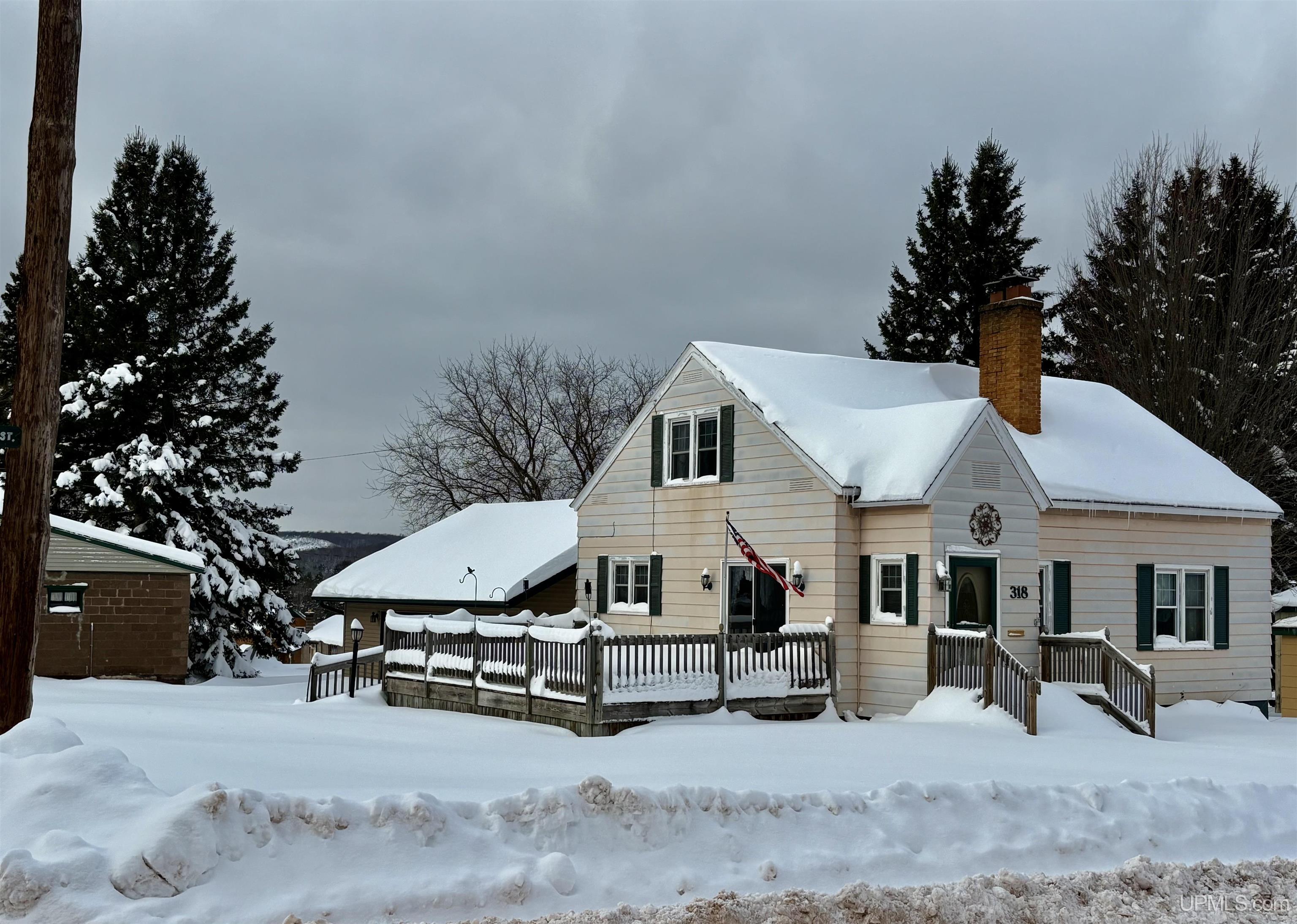 Homes for sale in Bessemer, MI | 318 S Moore St, Bessemer, MI 49911 | MLS# 50178168