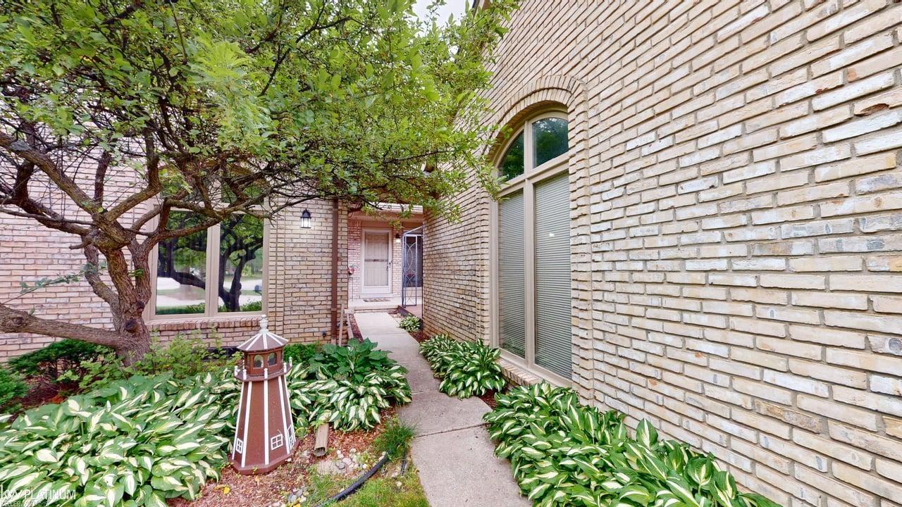 Homes for sale in Clinton Township, MI | 17764 E Kirkwood Dr, Clinton Township, MI 48038 | MLS# 50178258