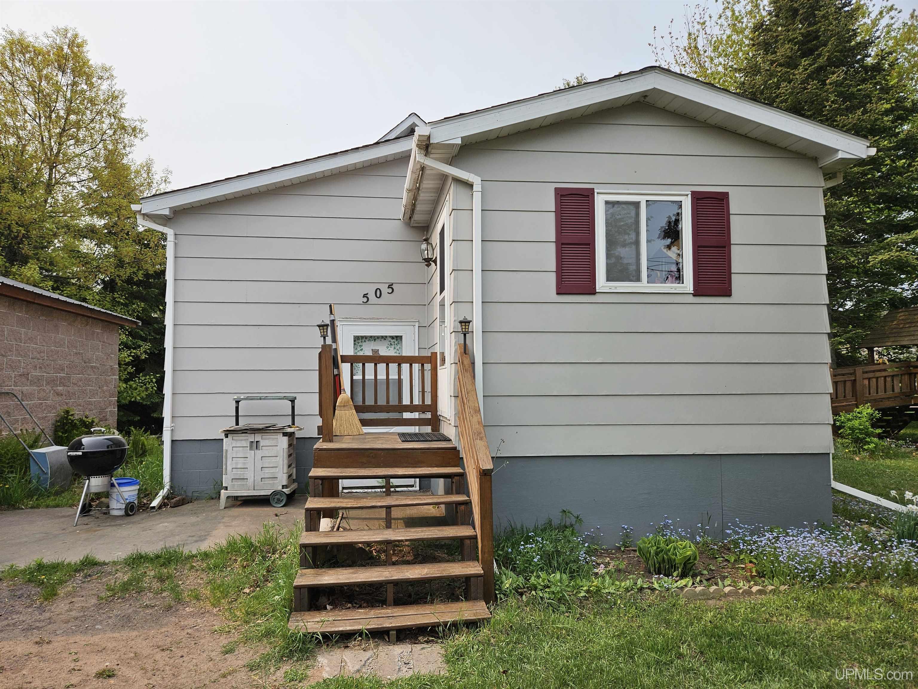 Homes for sale in Ontonagon, MI | 505 Pennsylvania Ave, Ontonagon, MI 49953 | MLS# 50178754