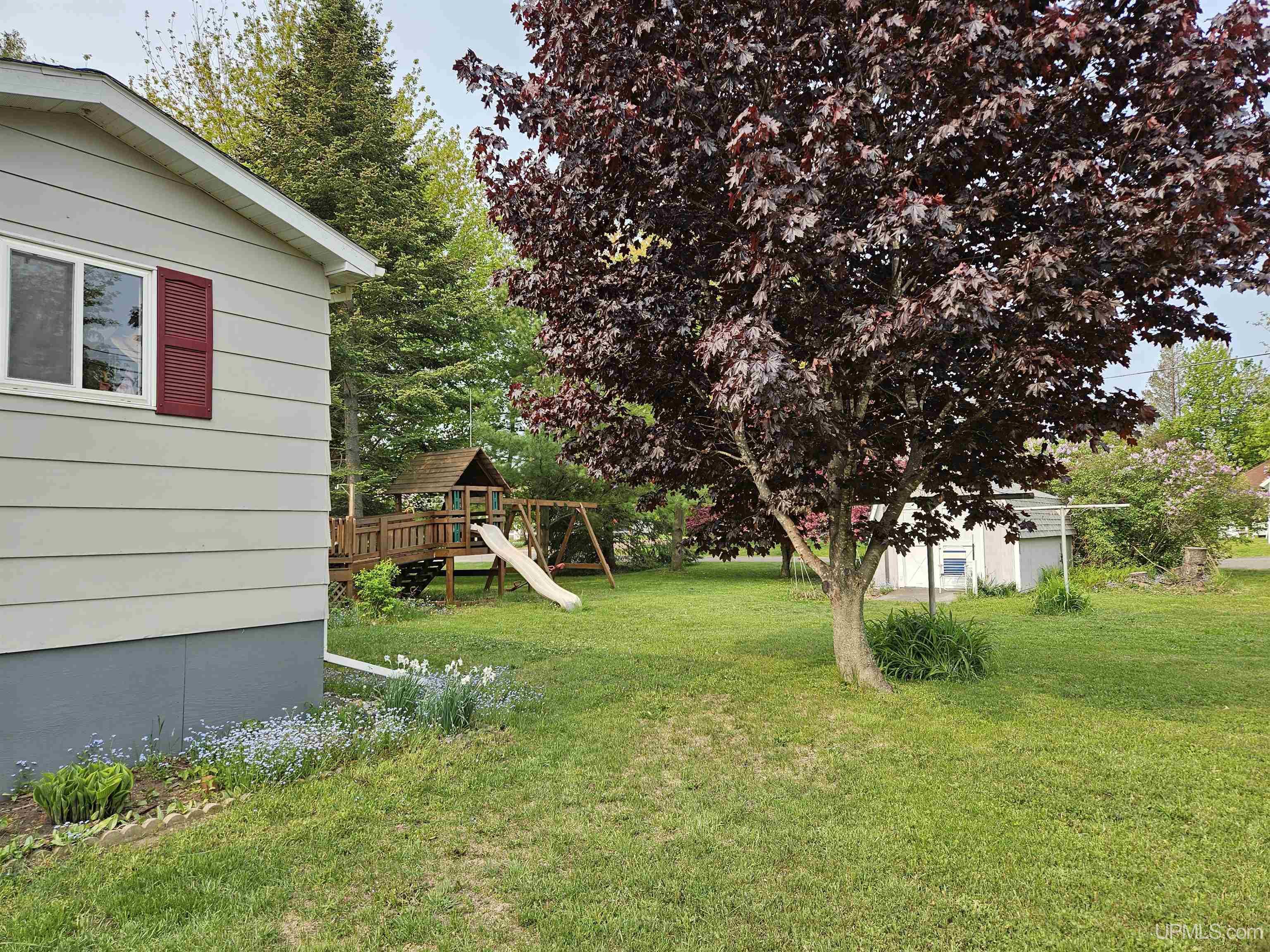 Homes for sale in Ontonagon, MI | 505 Pennsylvania Ave, Ontonagon, MI 49953 | MLS# 50178754