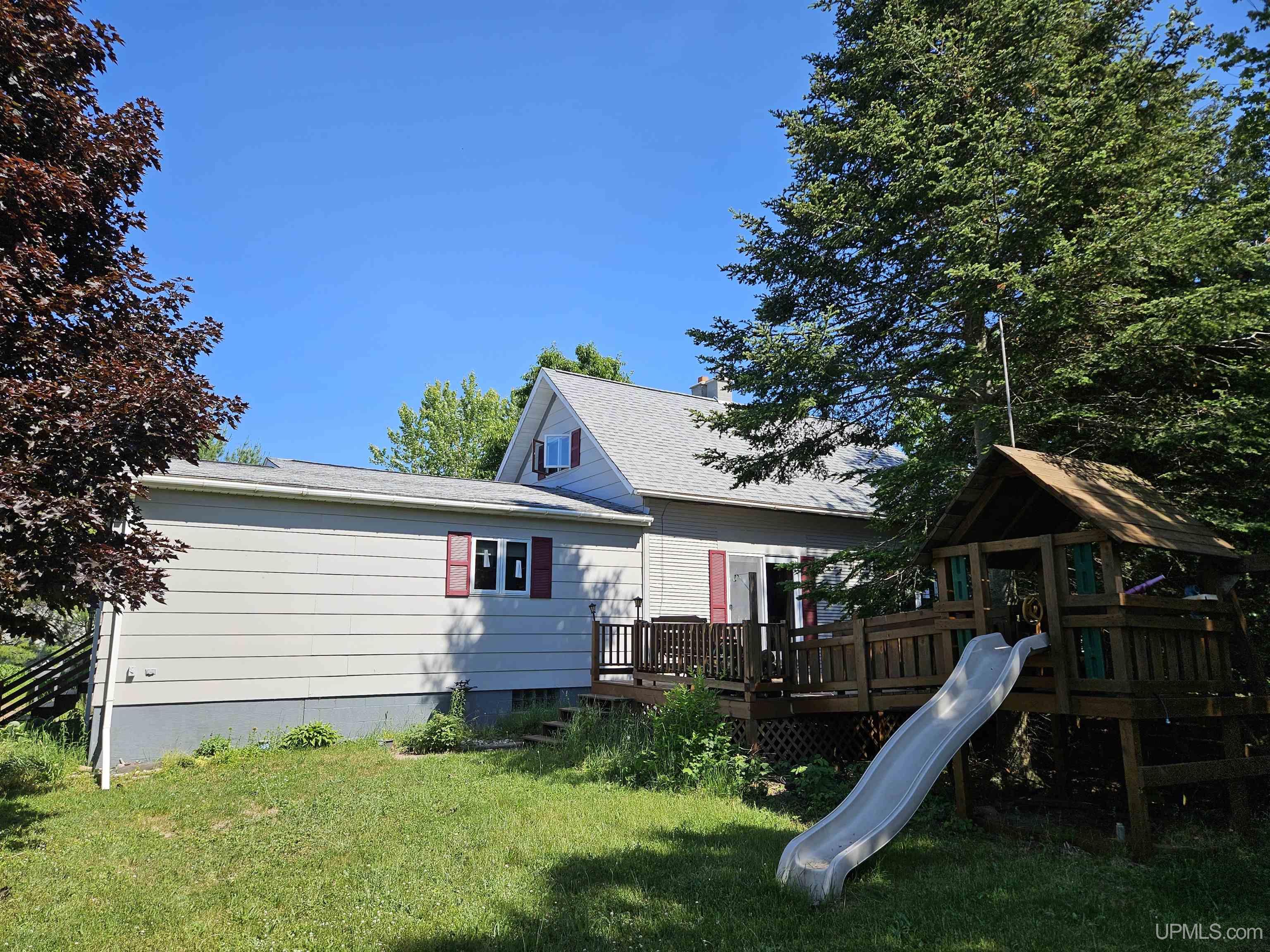 Homes for sale in Ontonagon, MI | 505 Pennsylvania Ave, Ontonagon, MI 49953 | MLS# 50178754