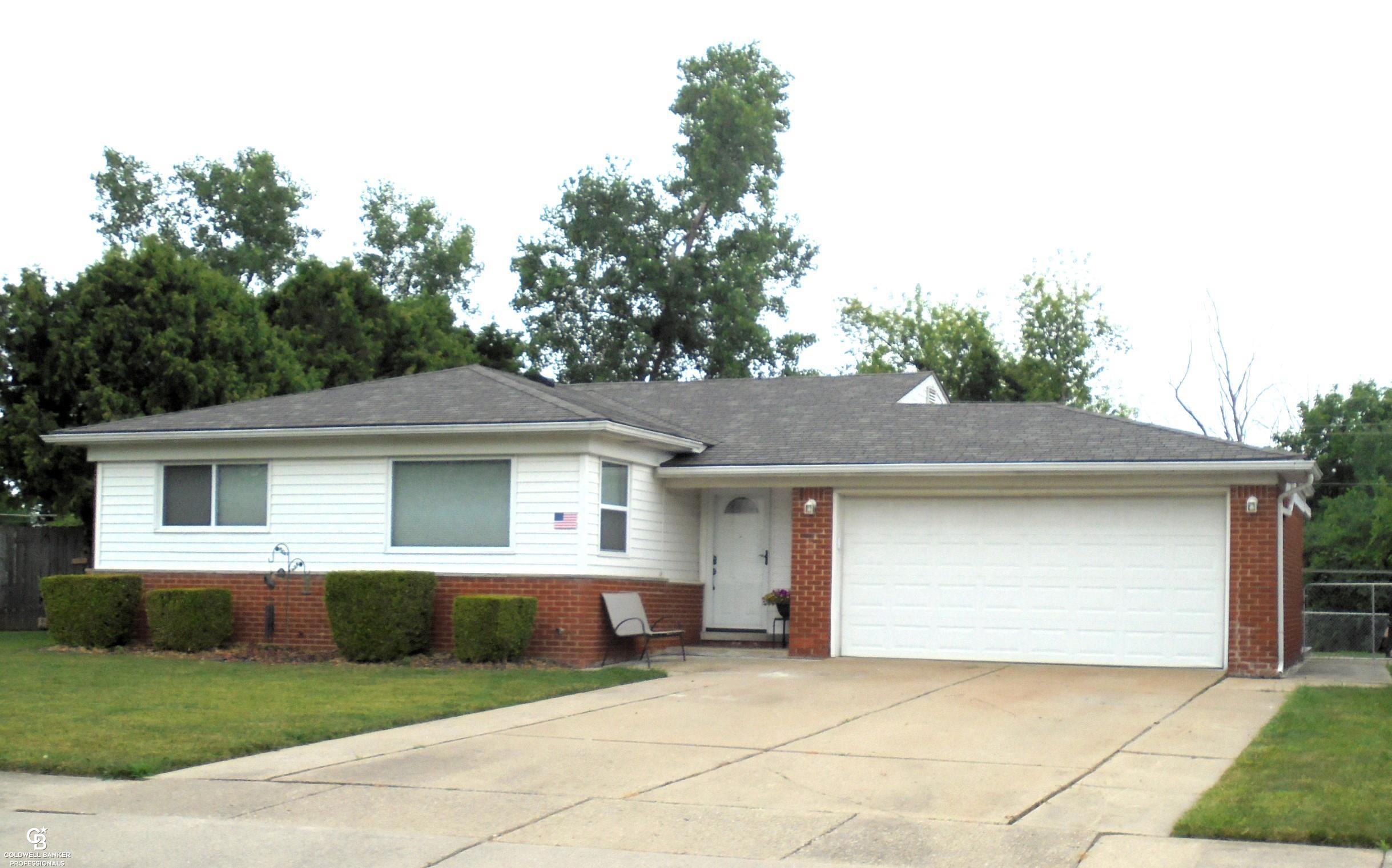 Homes for sale in Clinton Township, MI | 17996 Maybury Dr, Clinton Township, MI 48035 | MLS# 50181038