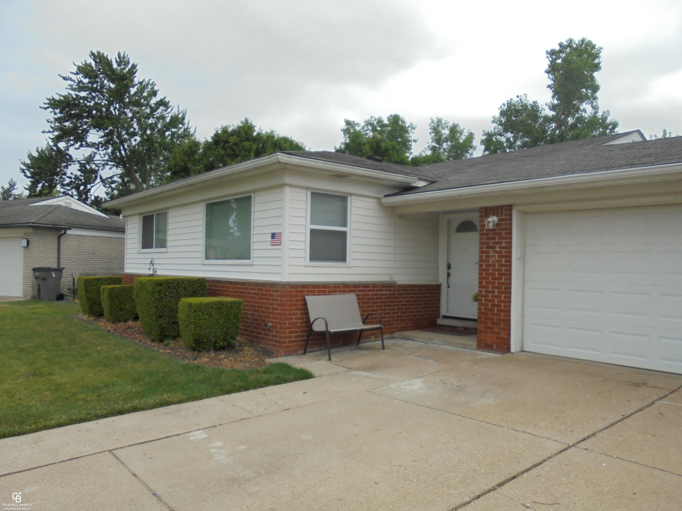 Homes for sale in Clinton Township, MI | 17996 Maybury Dr, Clinton Township, MI 48035 | MLS# 50181038