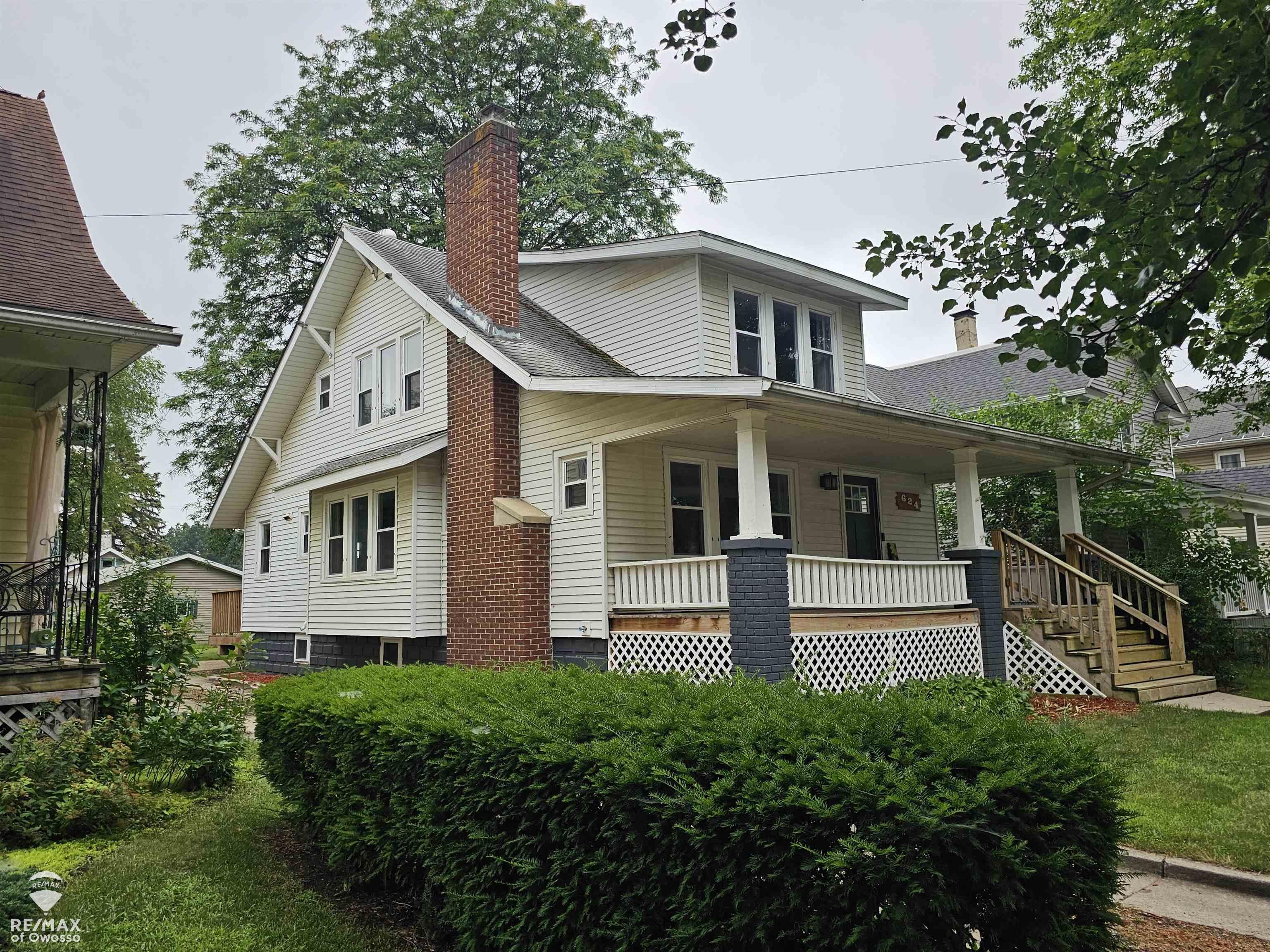 Homes for sale in Owosso, MI | 624 E Comstock St, Owosso, MI 48867 | MLS# 50181376