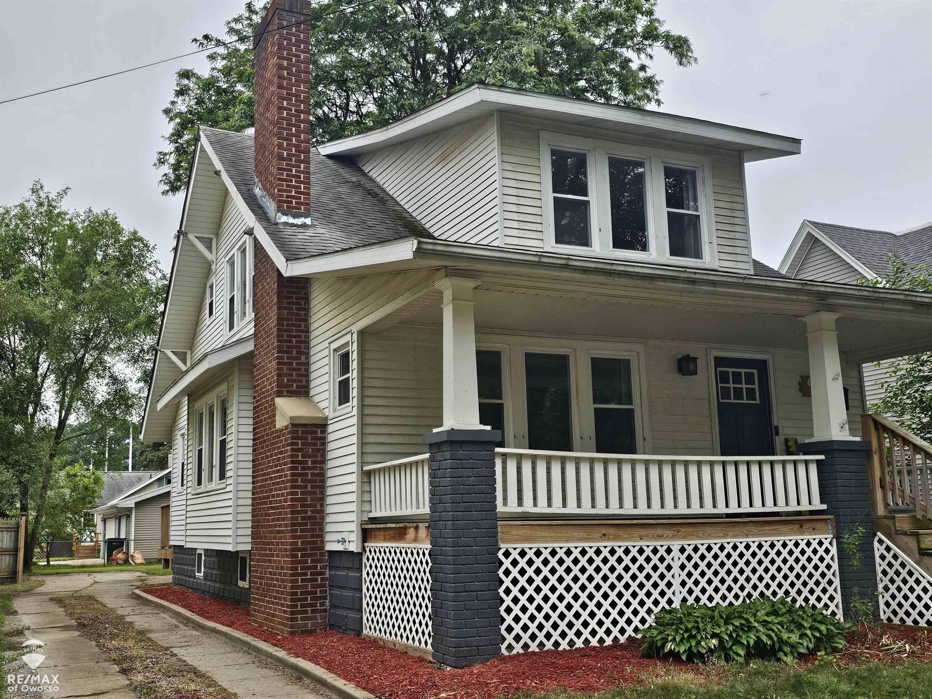 Homes for sale in Owosso, MI | 624 E Comstock St, Owosso, MI 48867 | MLS# 50181376