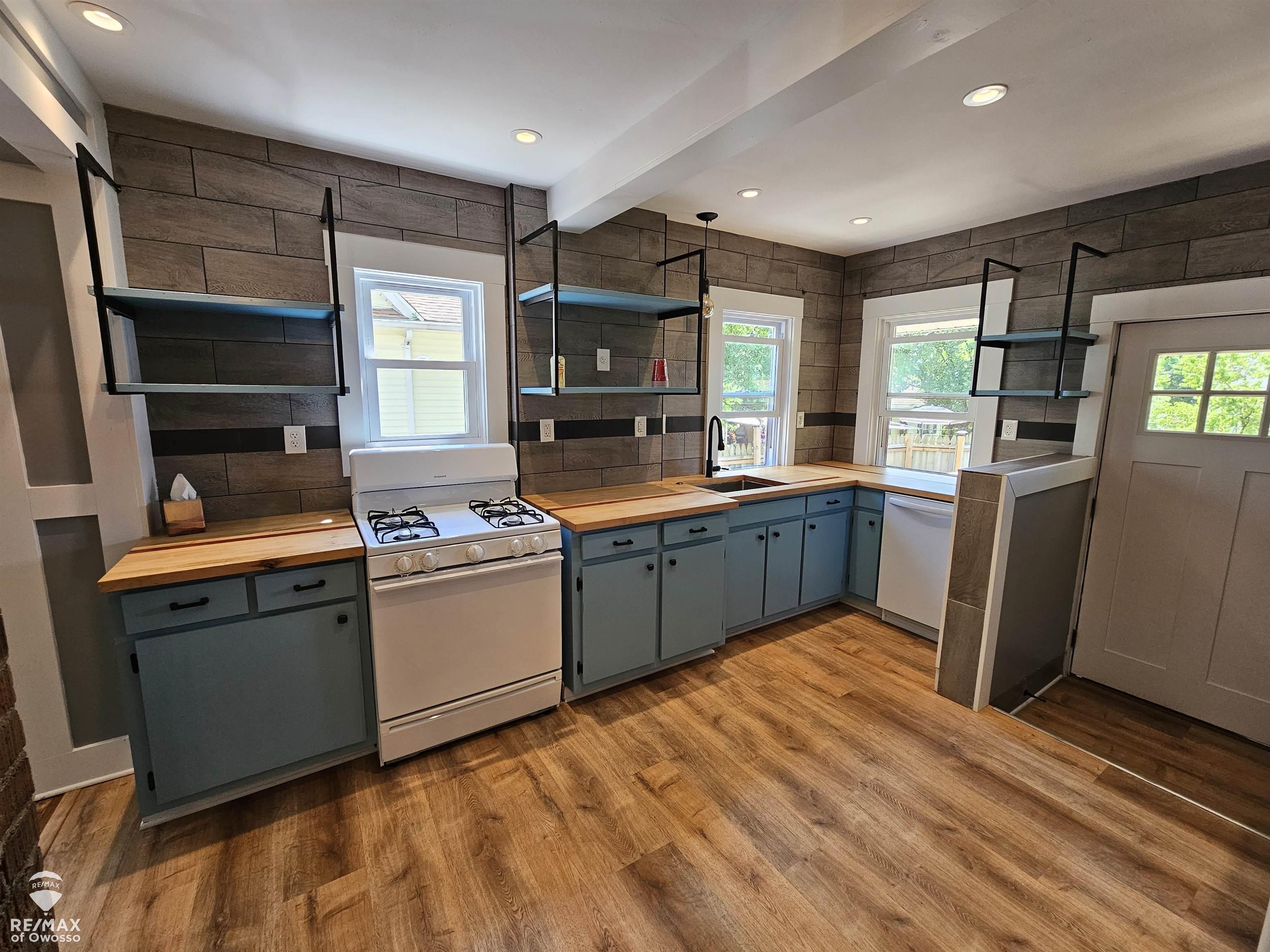 Homes for sale in Owosso, MI | 624 E Comstock St, Owosso, MI 48867 | MLS# 50181376