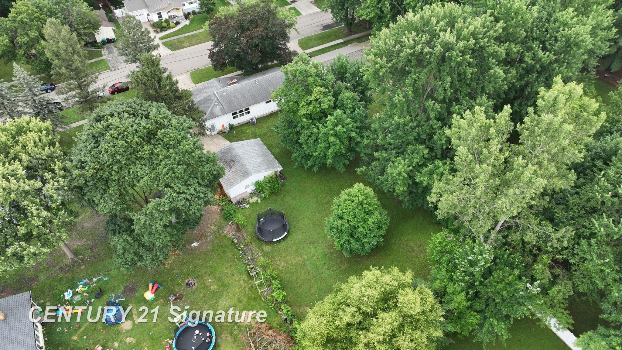 Homes for sale in Flushing, MI | 433 Crestview St, Flushing, MI 48433 | MLS# 50181425