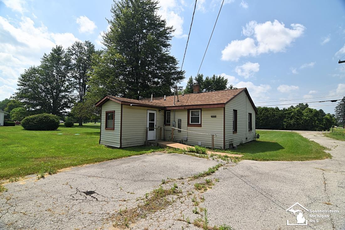 Homes for sale in Dundee, MI | 13493 Dixon Rd, Dundee, MI 48131 | MLS# 50181740