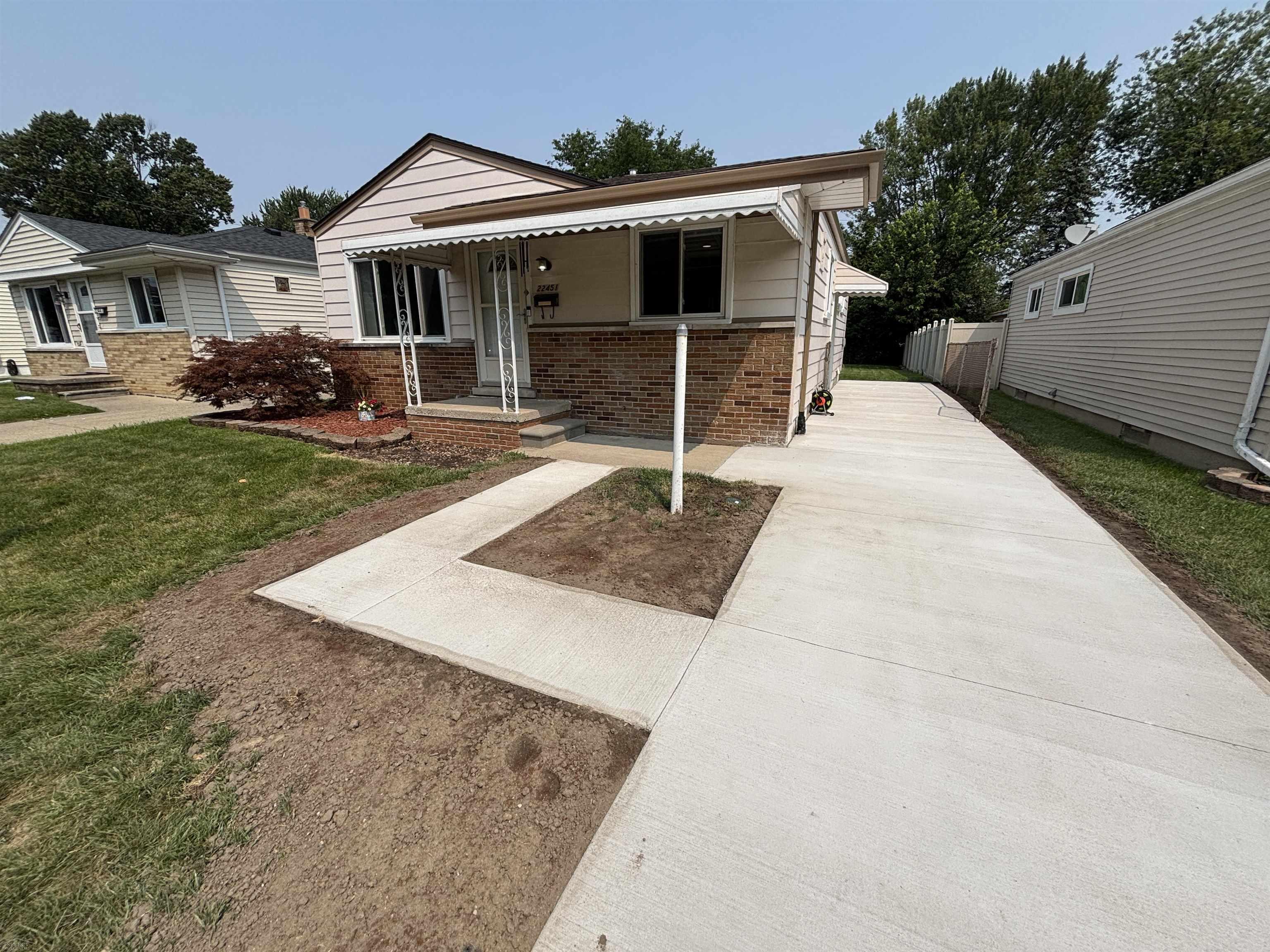 Homes for sale in Saint Clair Shores, MI | 22451 Lake Dr, Saint Clair Shores, MI 48082 | MLS# 50183487