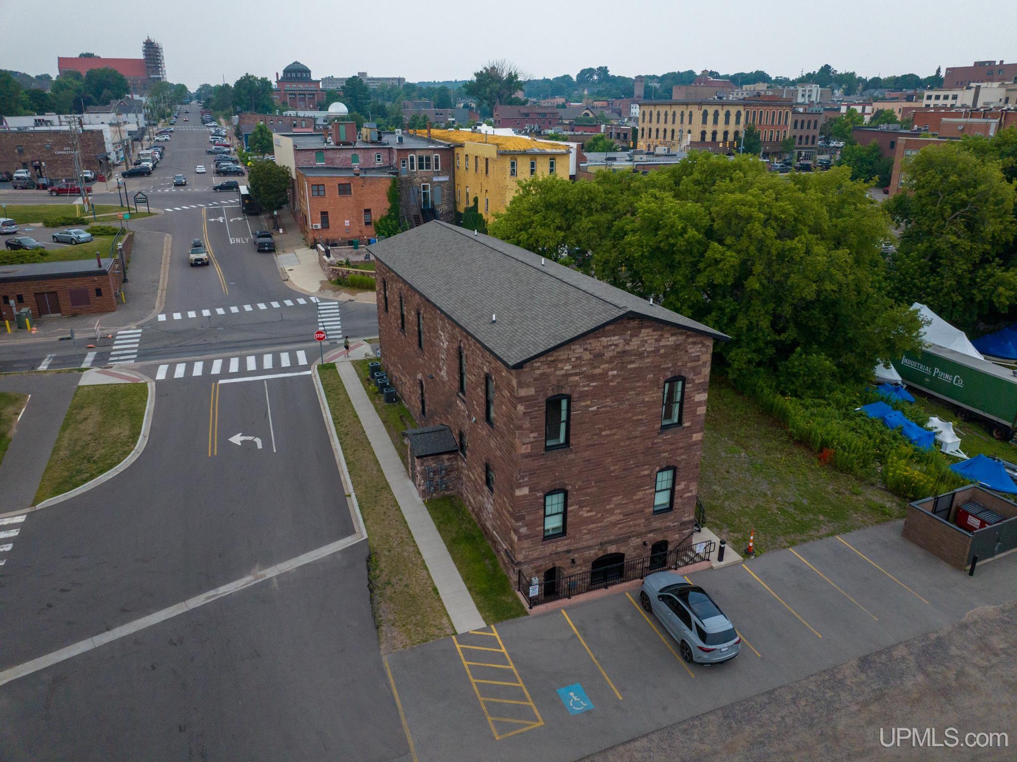 Homes for sale in Marquette, MI | 311 S Lakeshore Blvd #3, Marquette, MI 49855 | MLS# 50184863