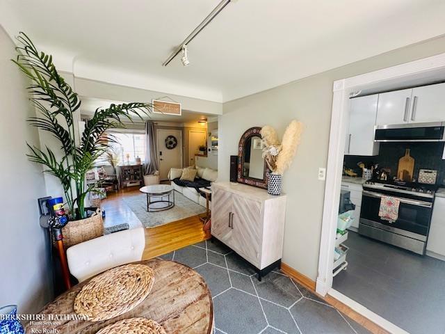 Homes for sale in Royal Oak, MI | 2115 Marywood Dr, Royal Oak, MI 48073 | MLS# 50185034