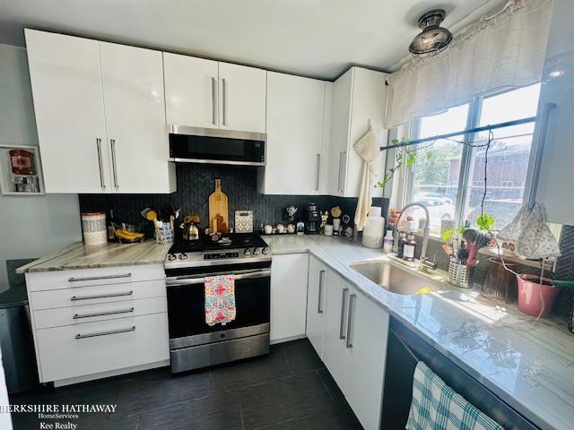 Homes for sale in Royal Oak, MI | 2115 Marywood Dr, Royal Oak, MI 48073 | MLS# 50185034