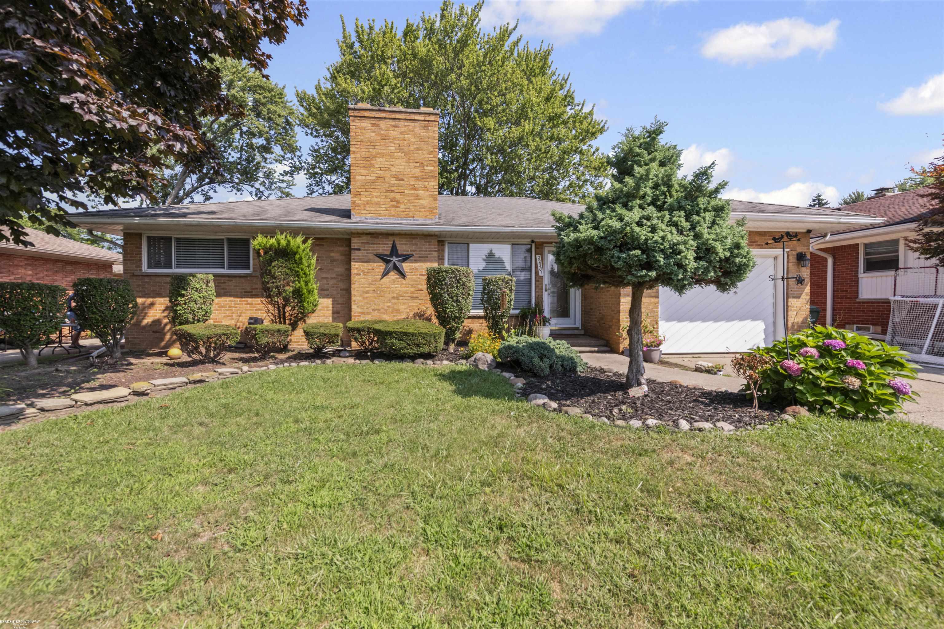 Homes for sale in Saint Clair Shores, MI | 22301 Ardmore Park Dr, Saint Clair Shores, MI 48081 | MLS# 50185309