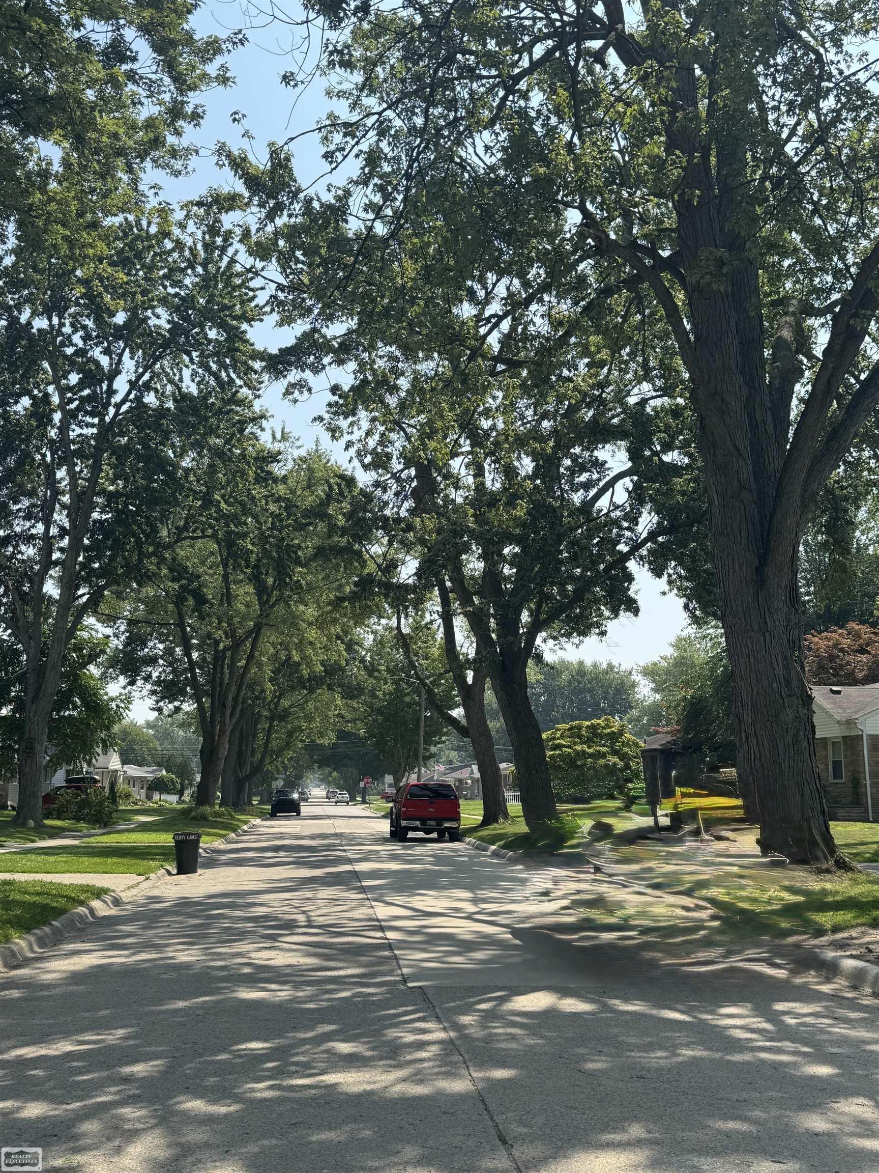 Homes for sale in Saint Clair Shores, MI | 22704 Euclid St, Saint Clair Shores, MI 48082 | MLS# 50185380