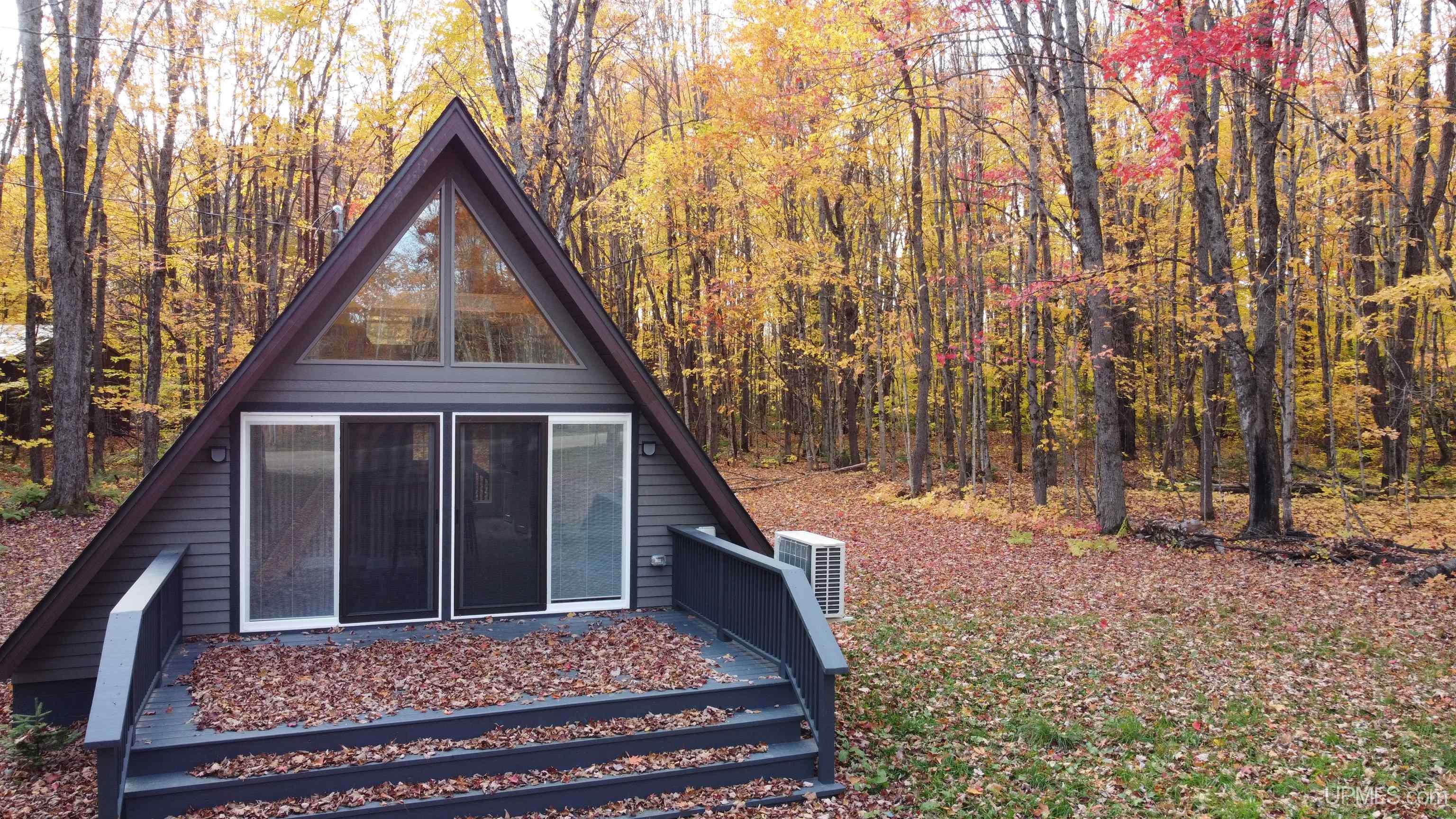 Homes for sale in Munising, MI | N3443 16 Mile Lake Rd, Munising, MI 49862 | MLS# 50185901