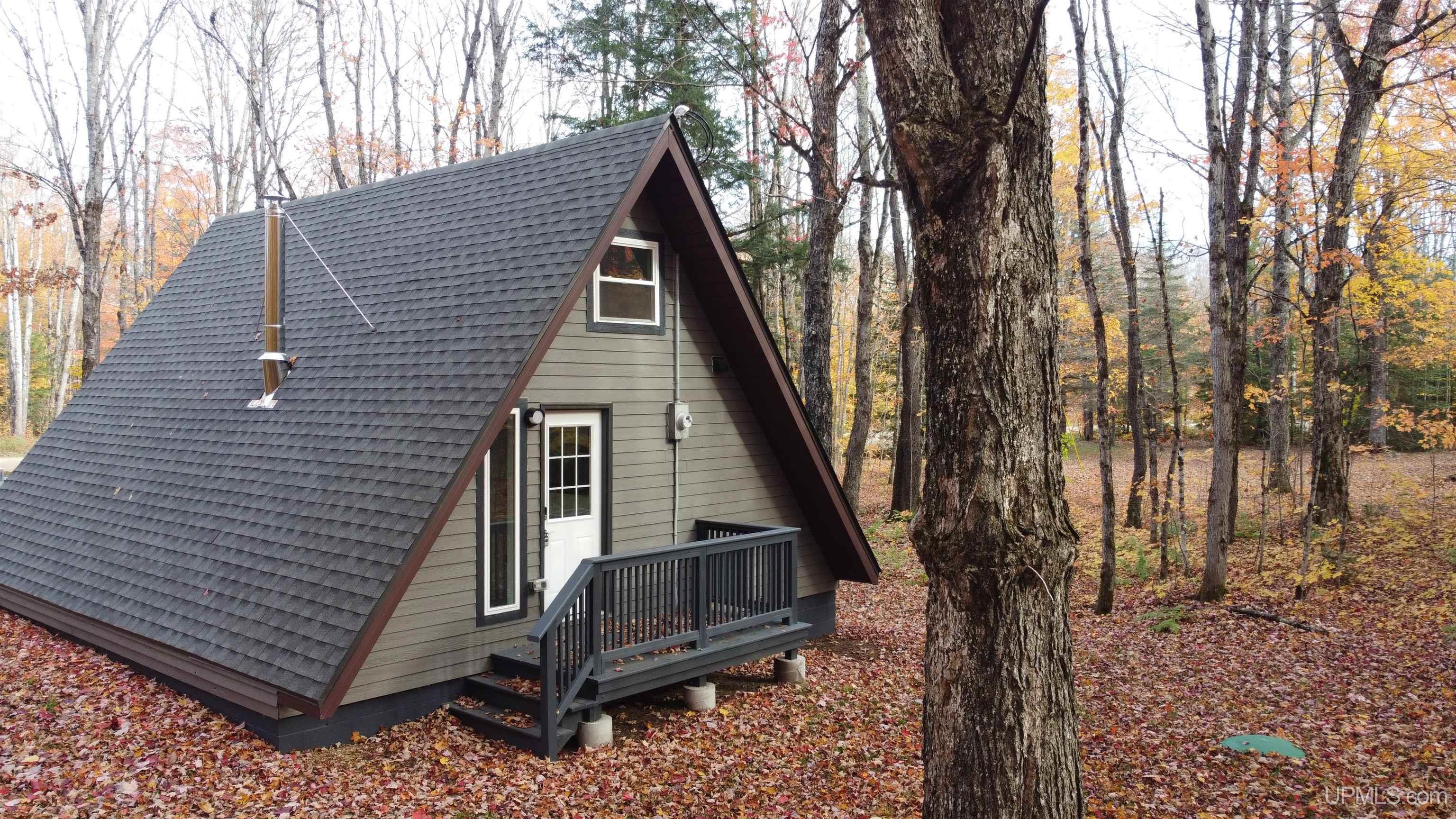 Homes for sale in Munising, MI | N3443 16 Mile Lake Rd, Munising, MI 49862 | MLS# 50185901