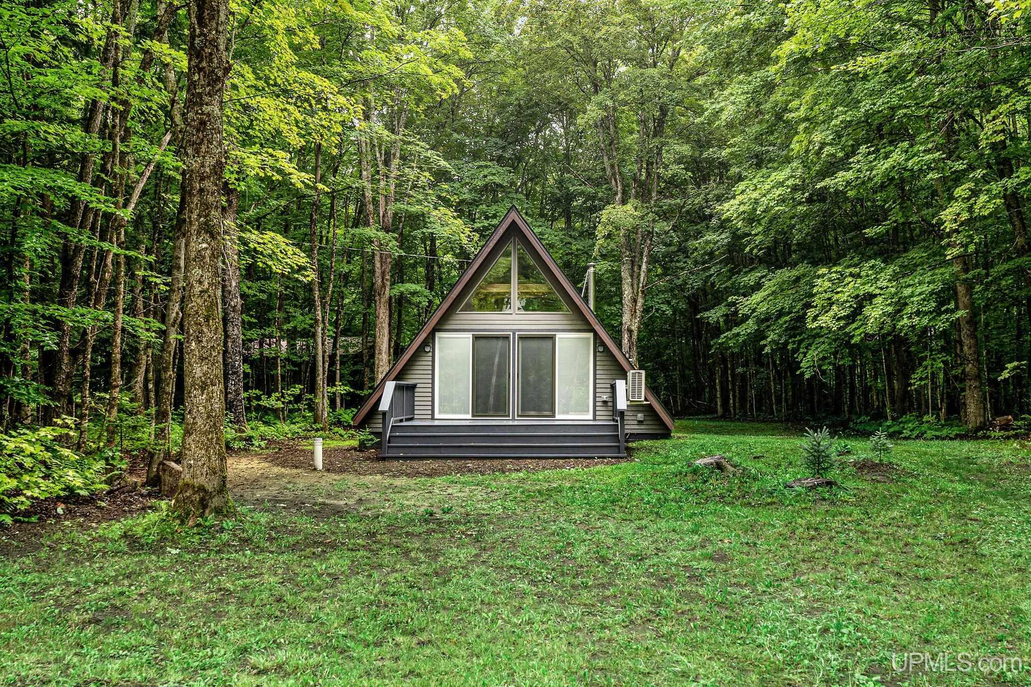 Homes for sale in Munising, MI | N3443 16 Mile Lake Rd, Munising, MI 49862 | MLS# 50185901