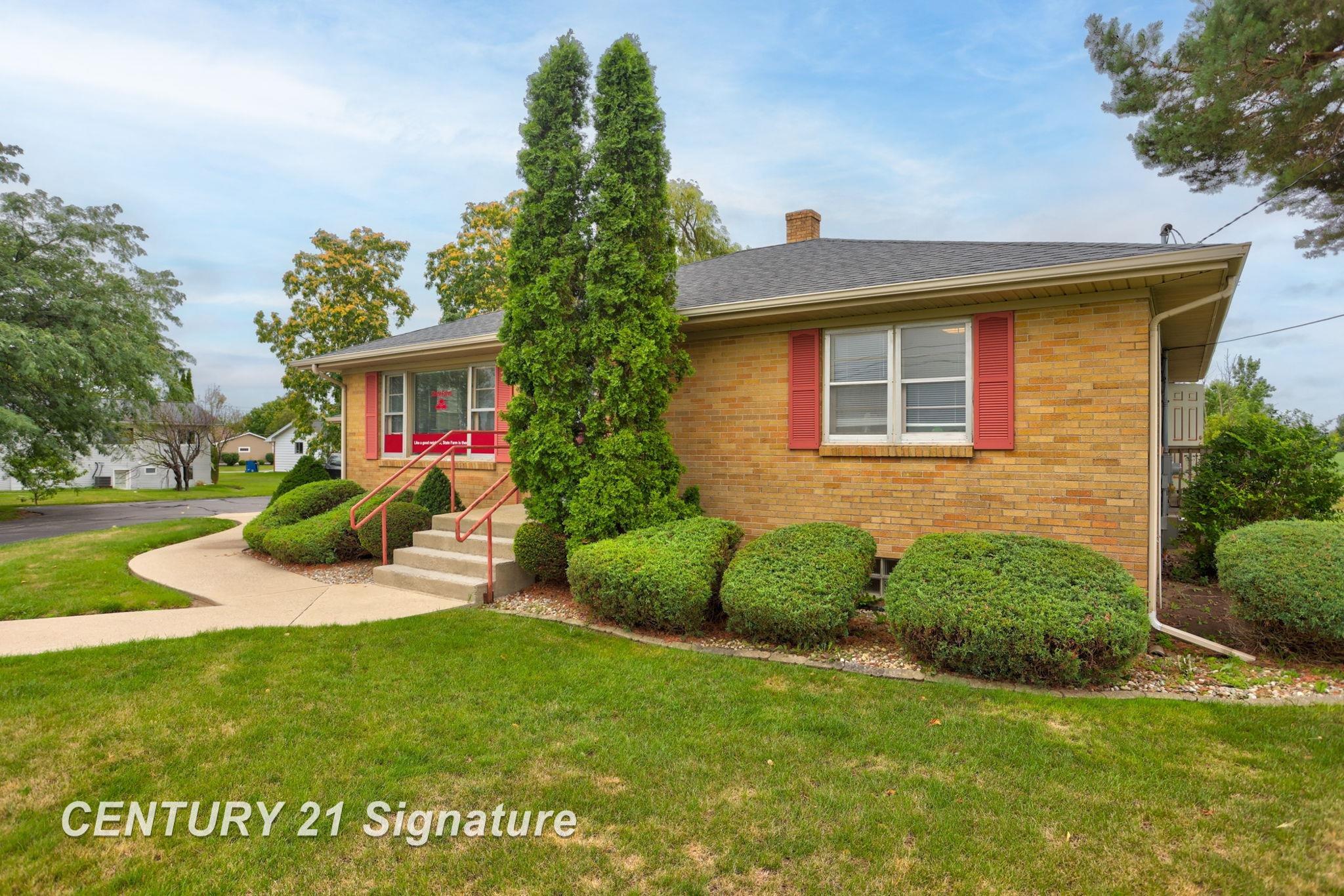 Homes for sale in Saginaw, MI | 3741 Tittabawassee Rd, Saginaw, MI 48604 | MLS# 50186430