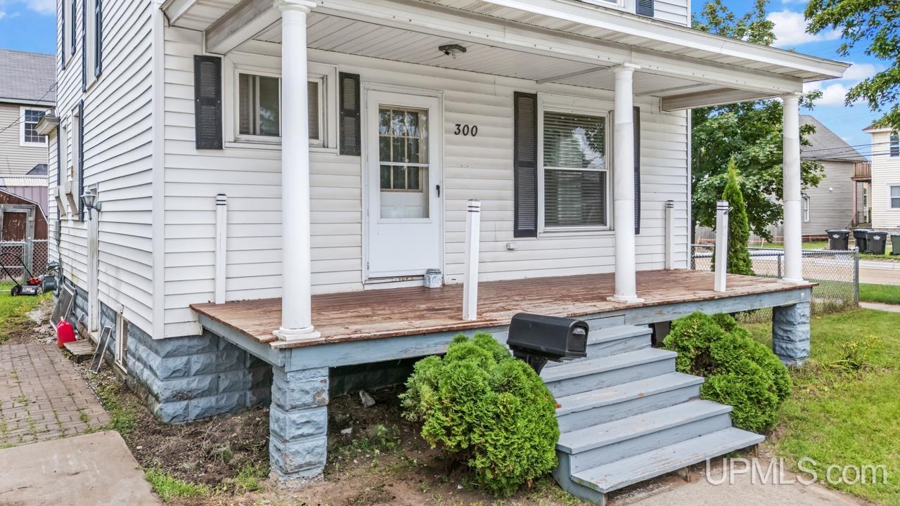 Homes for sale in Escanaba, MI | 300 N 13Th St, Escanaba, MI 49829 | MLS# 50186766