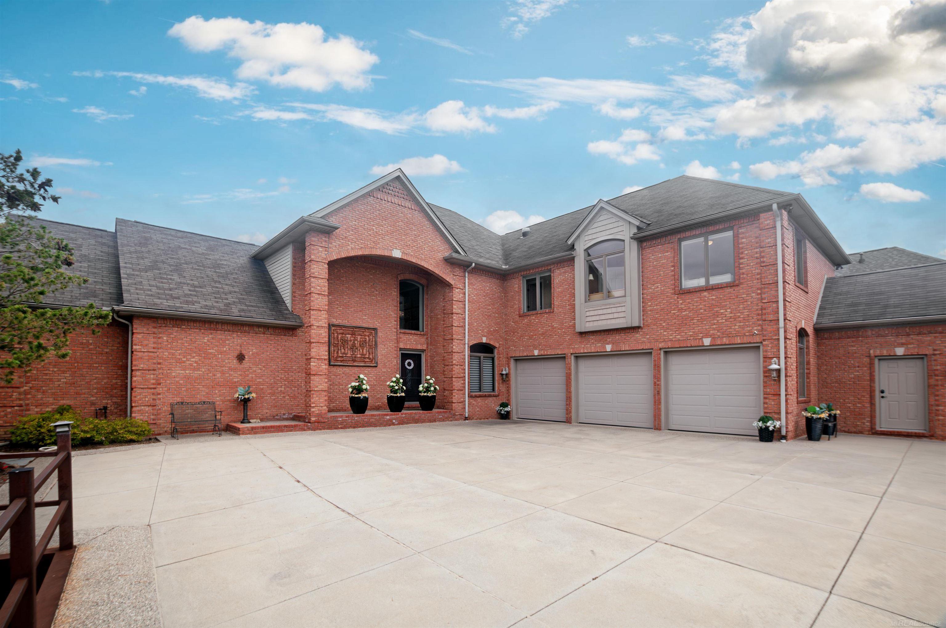 Homes for sale in Harrison Twp, MI | 41614 Conger Bay St, Harrison Twp, MI 48045 | MLS# 50187249