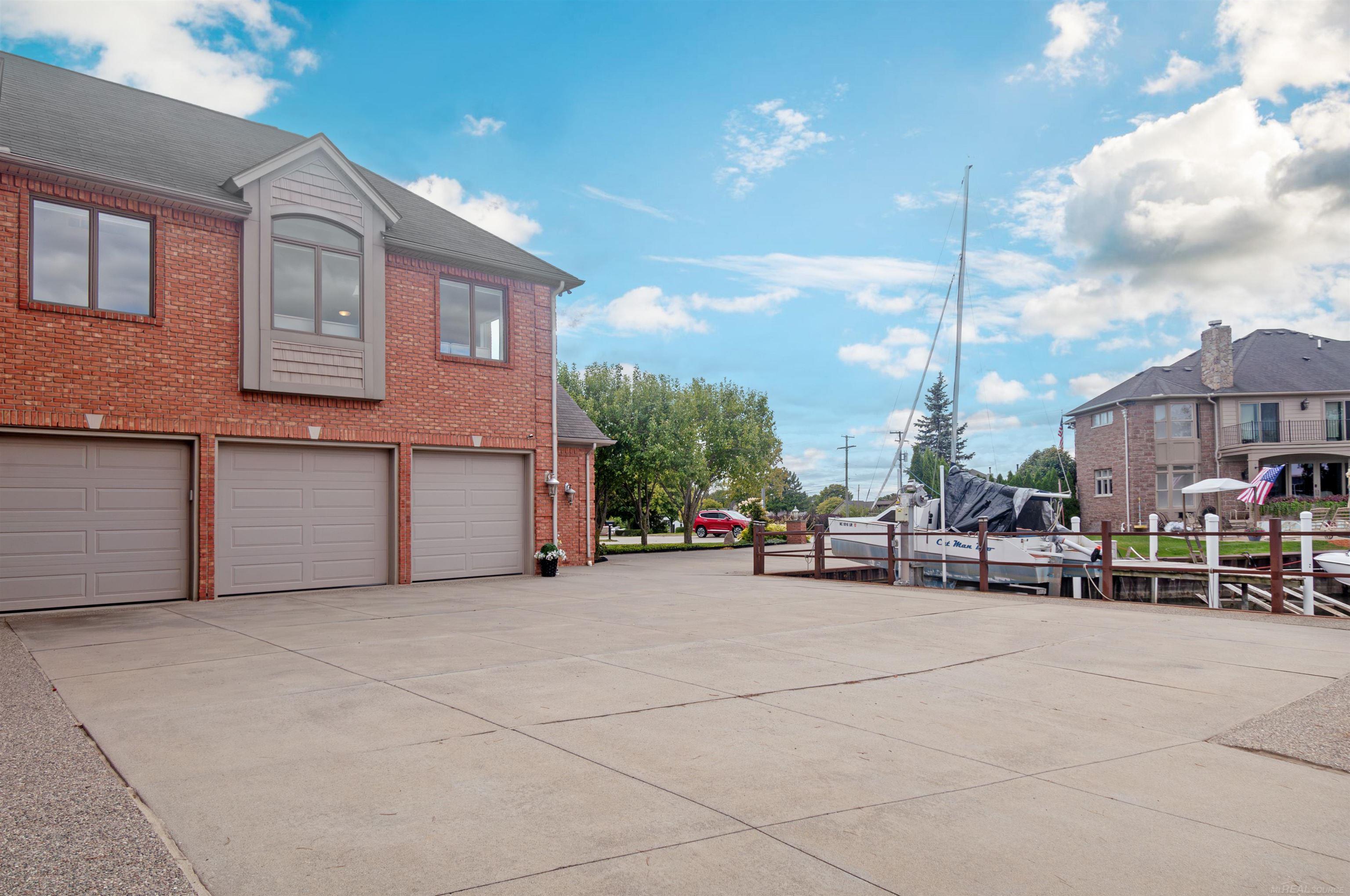 Homes for sale in Harrison Twp, MI | 41614 Conger Bay St, Harrison Twp, MI 48045 | MLS# 50187249