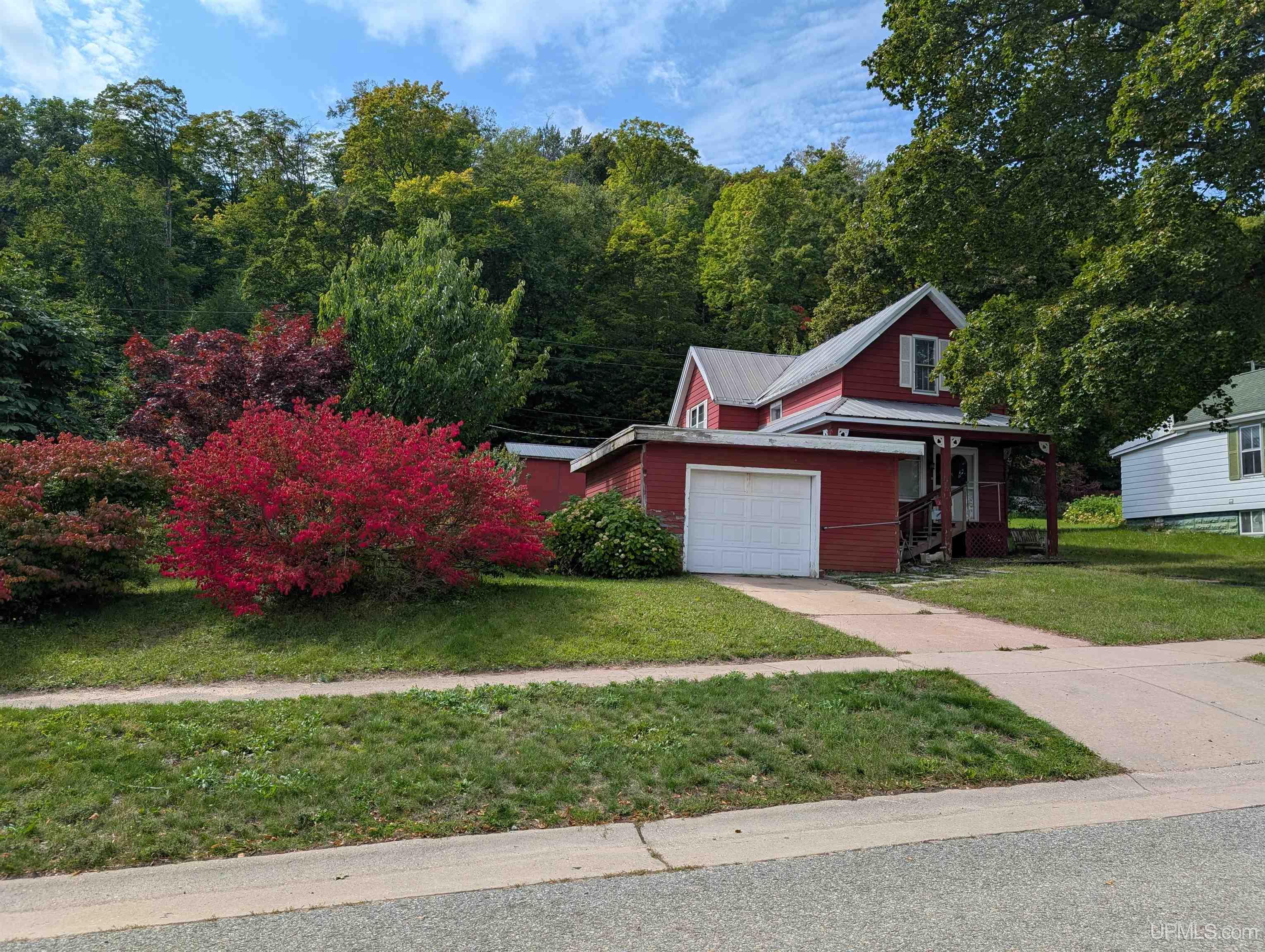 Homes for sale in Munising, MI | 921 W Superior St, Munising, MI 49862 | MLS# 50187251